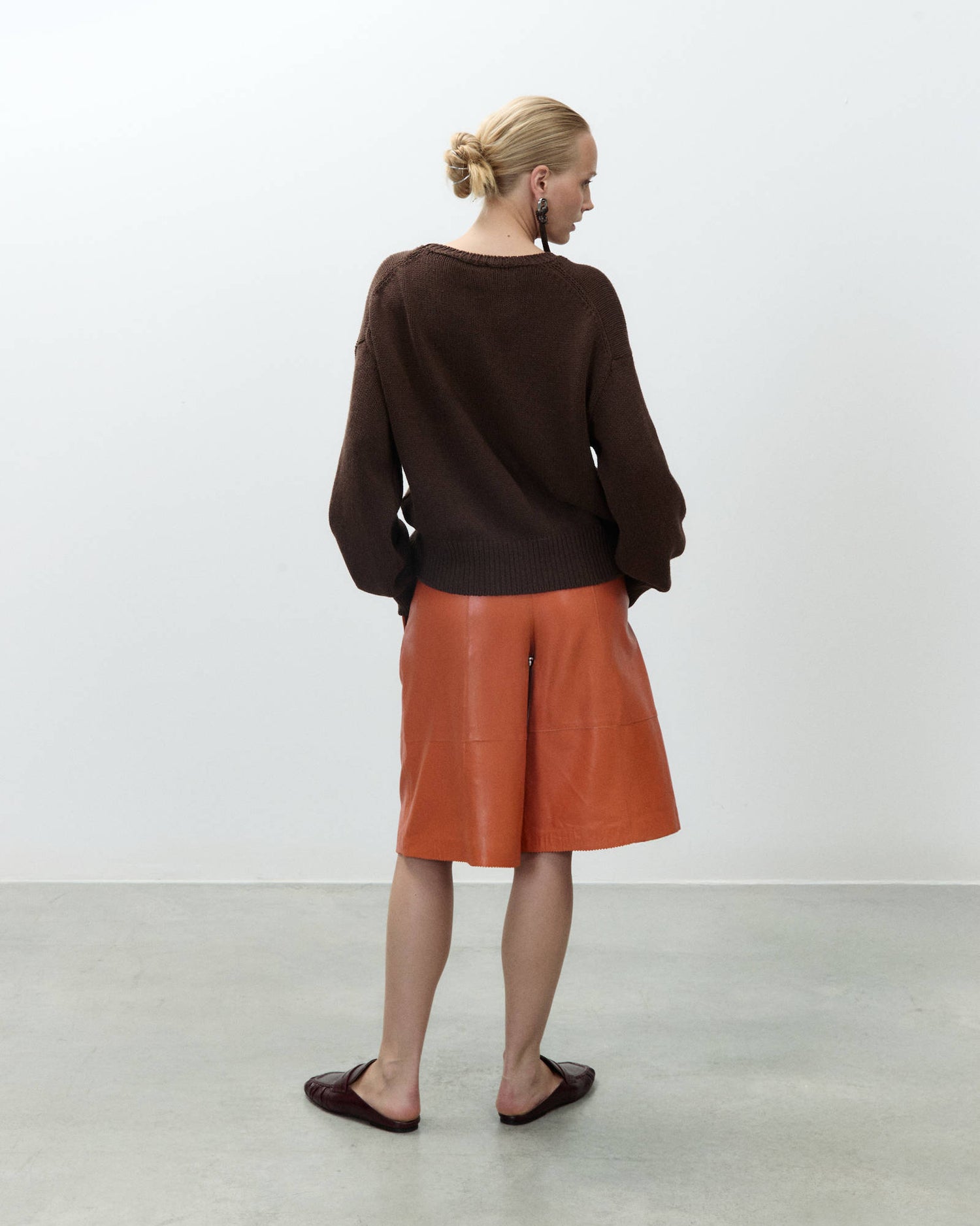 CREW NECK KNIT SWEATER