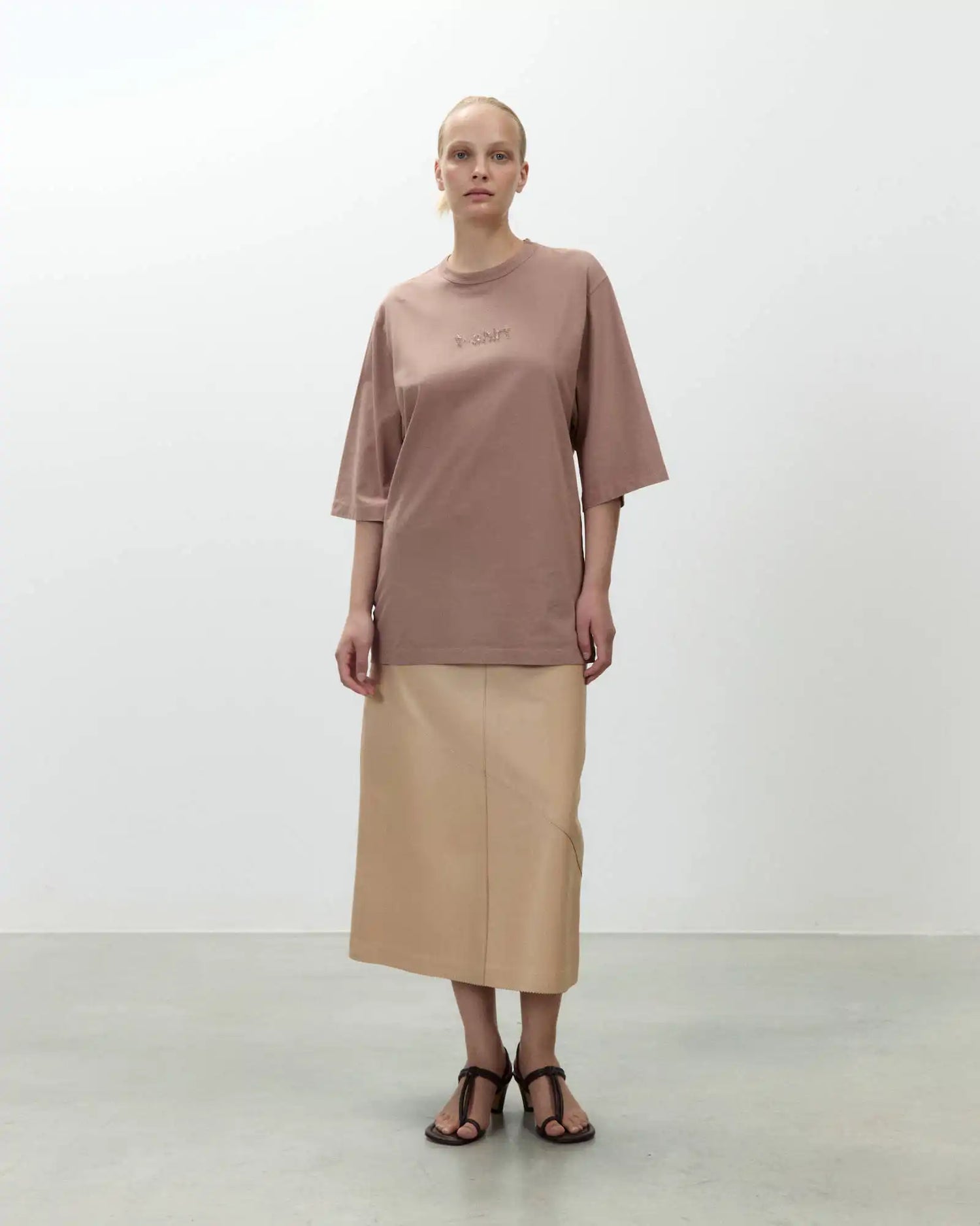 OVERSIZED EMBROIDERED T-SHIRT