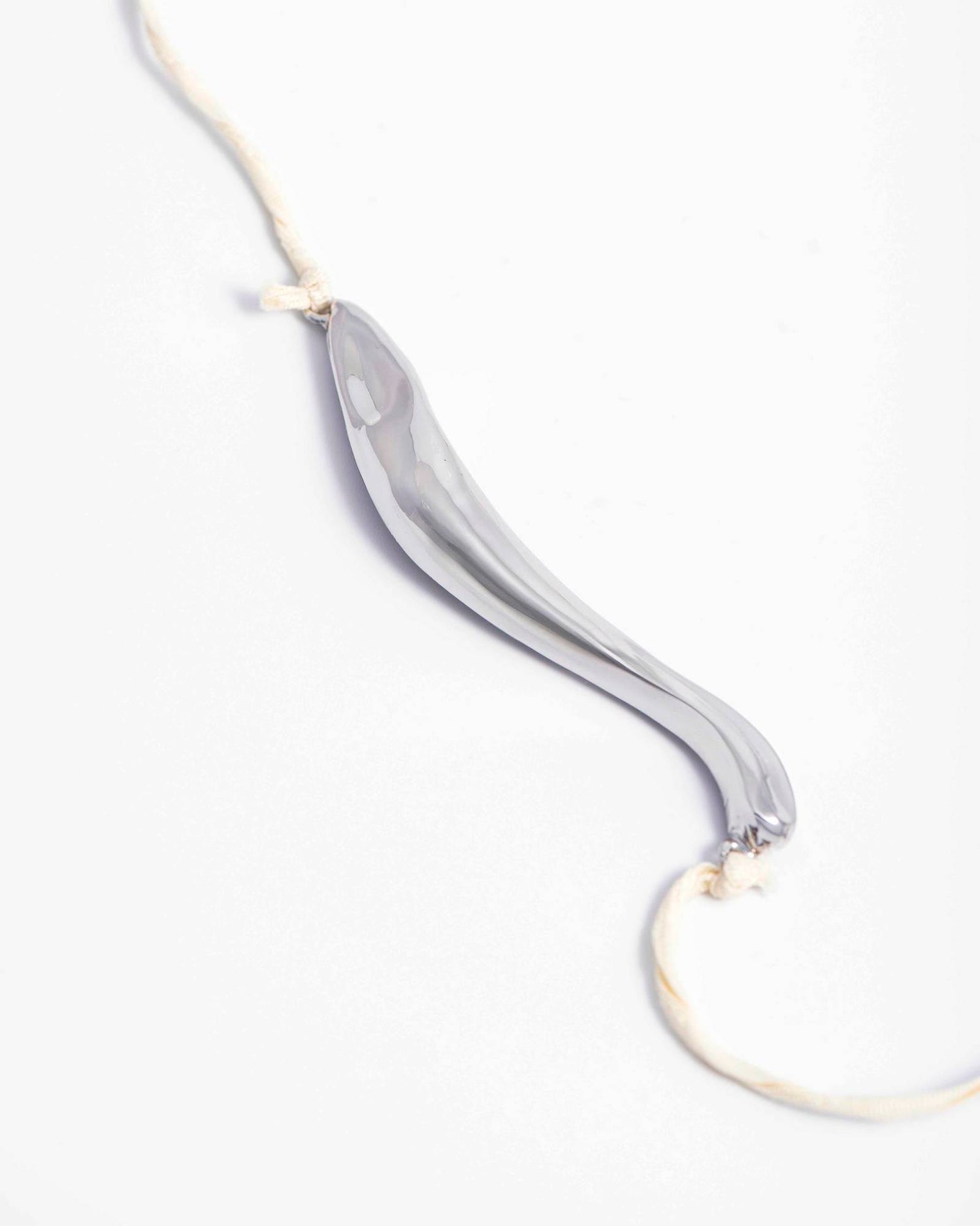 NECKLACE WITH IRREGULAR ELEMENT