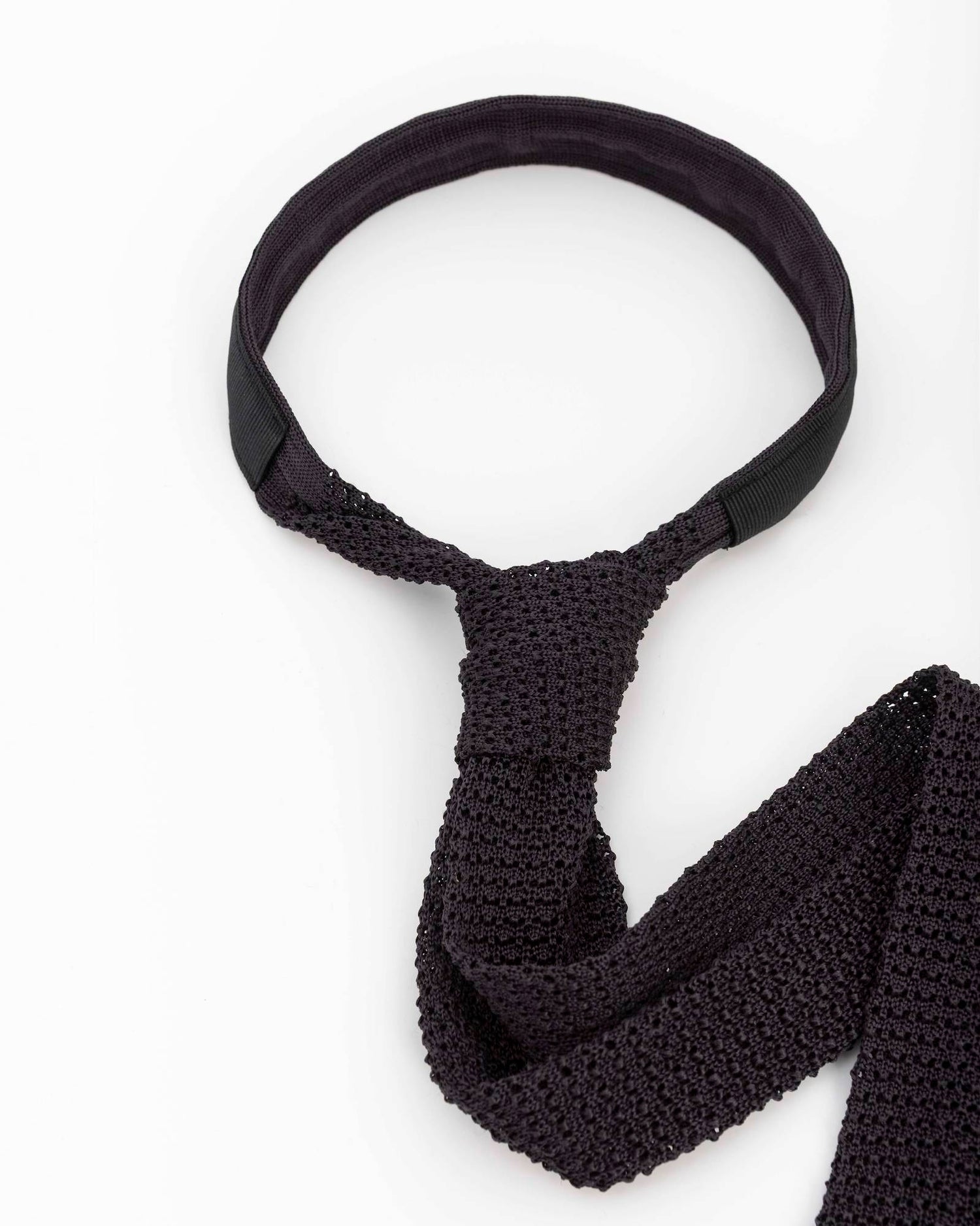KNITTED TIE