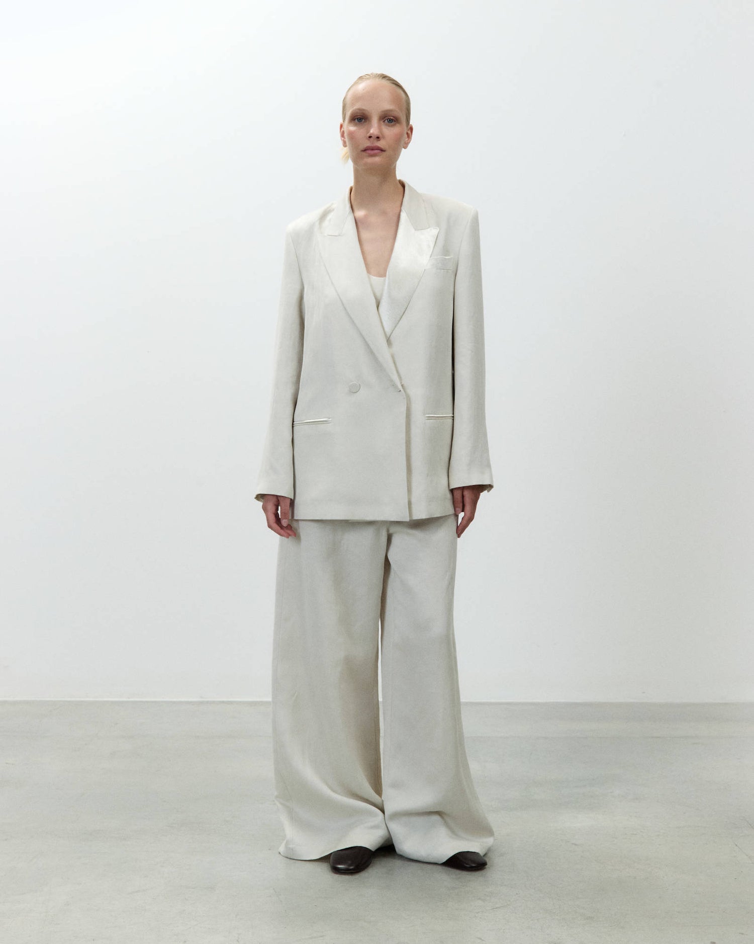 DOUBLE-BREASTED LINEN BLAZER