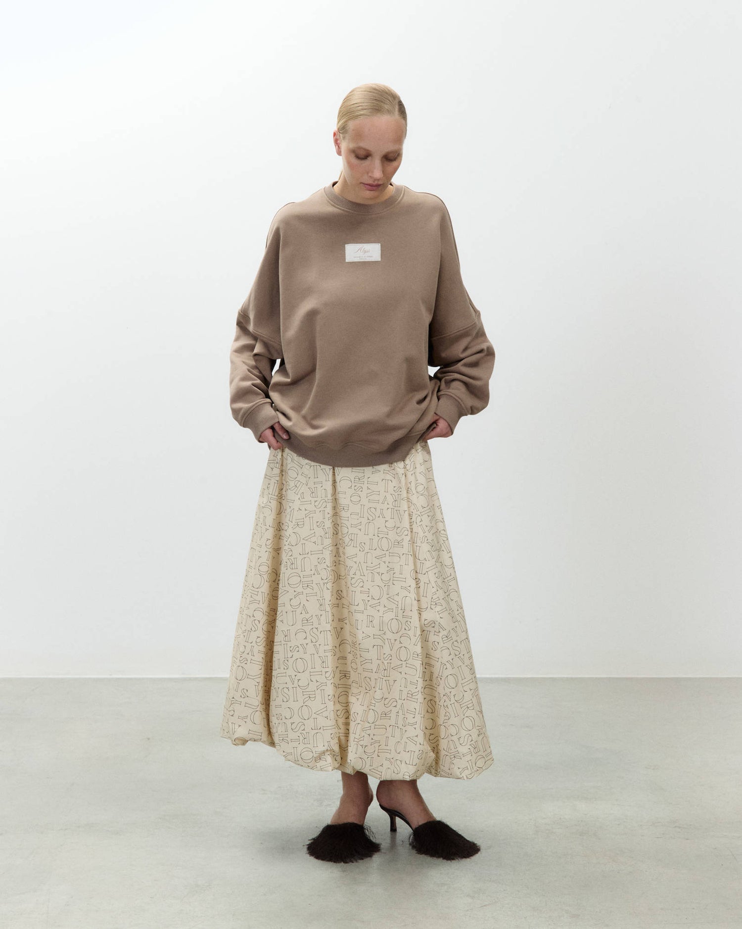 OVERSIZED CREW NECK SWEATSHIRT