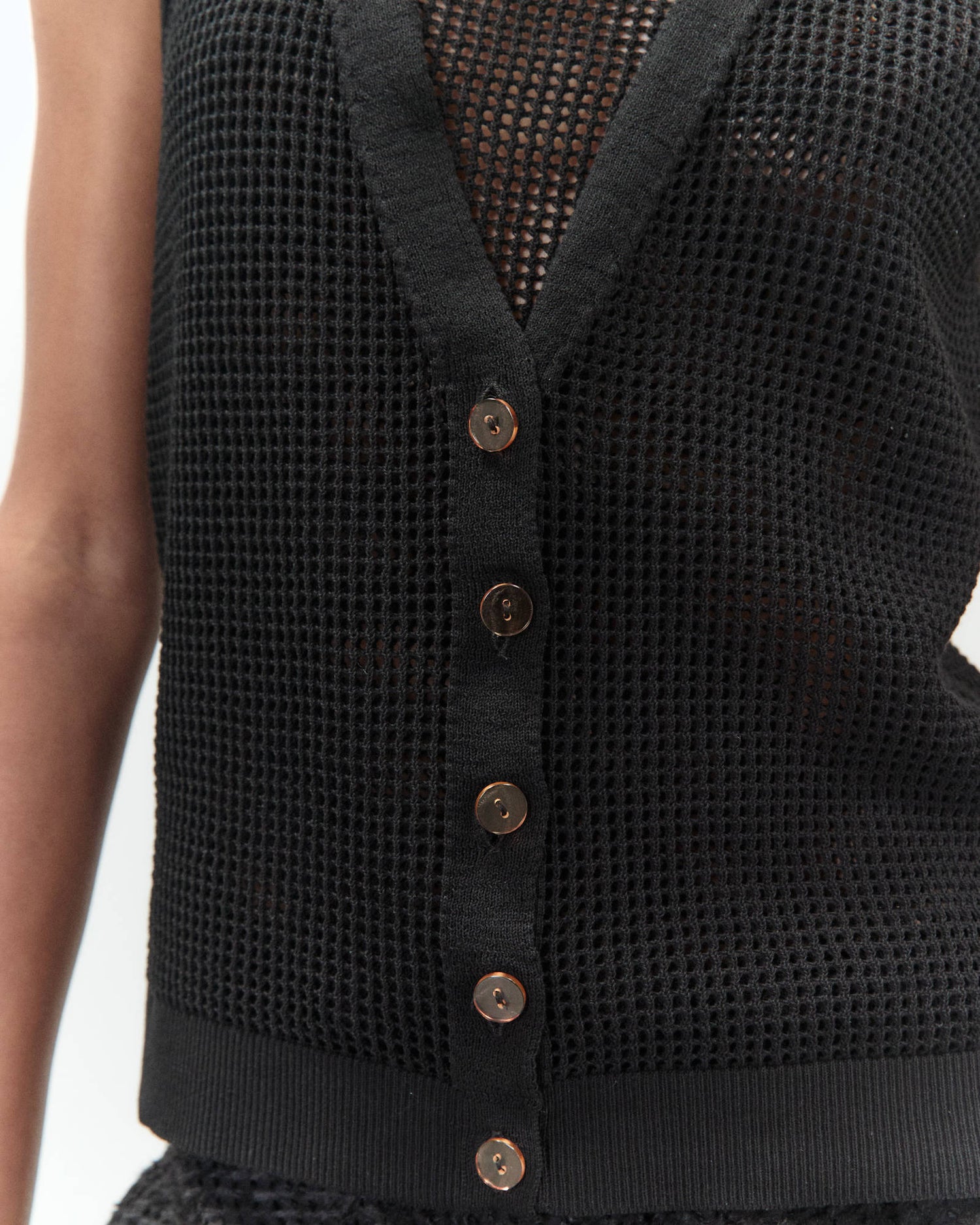 KNITTED VEST