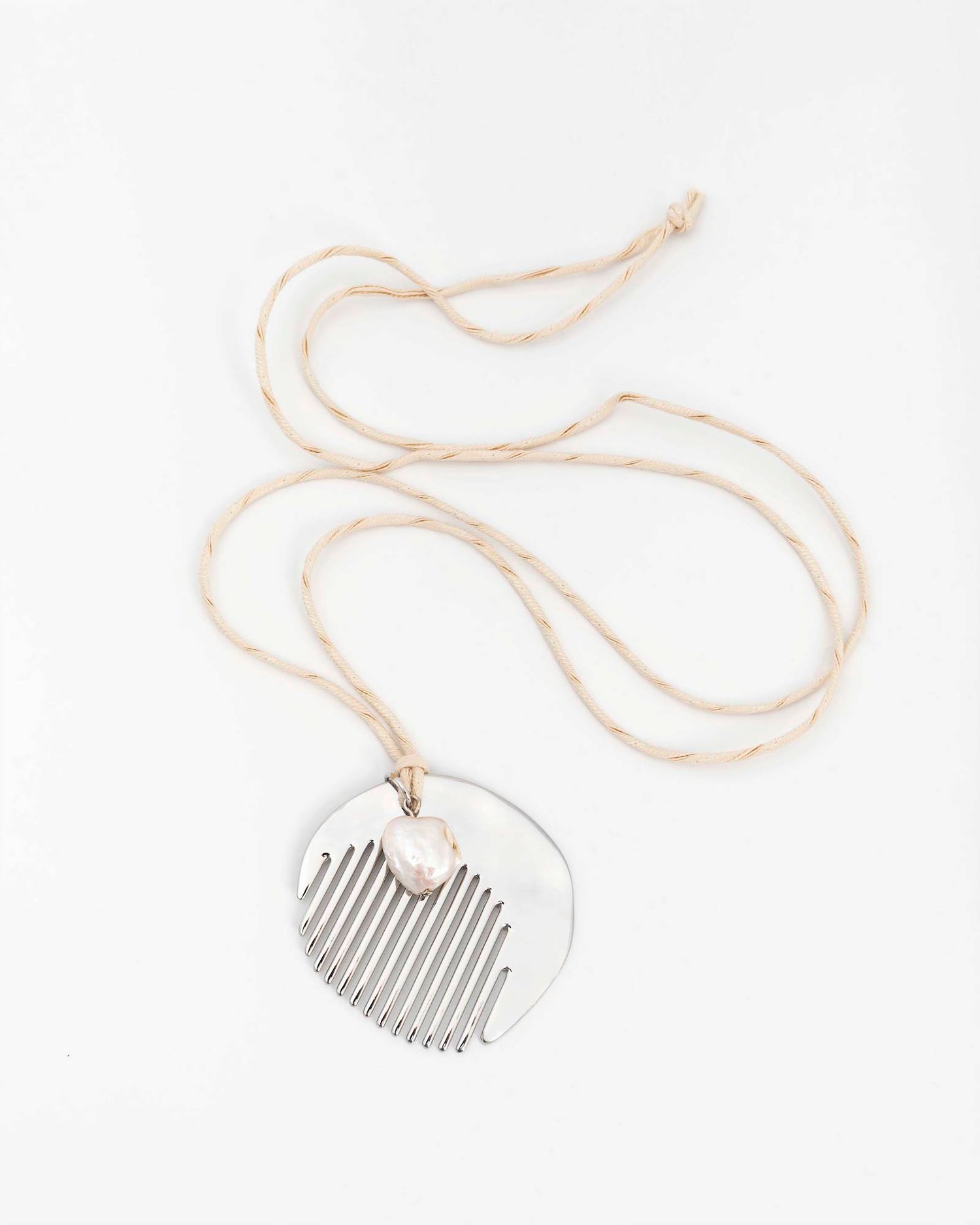 NECKLACE WITH COMB