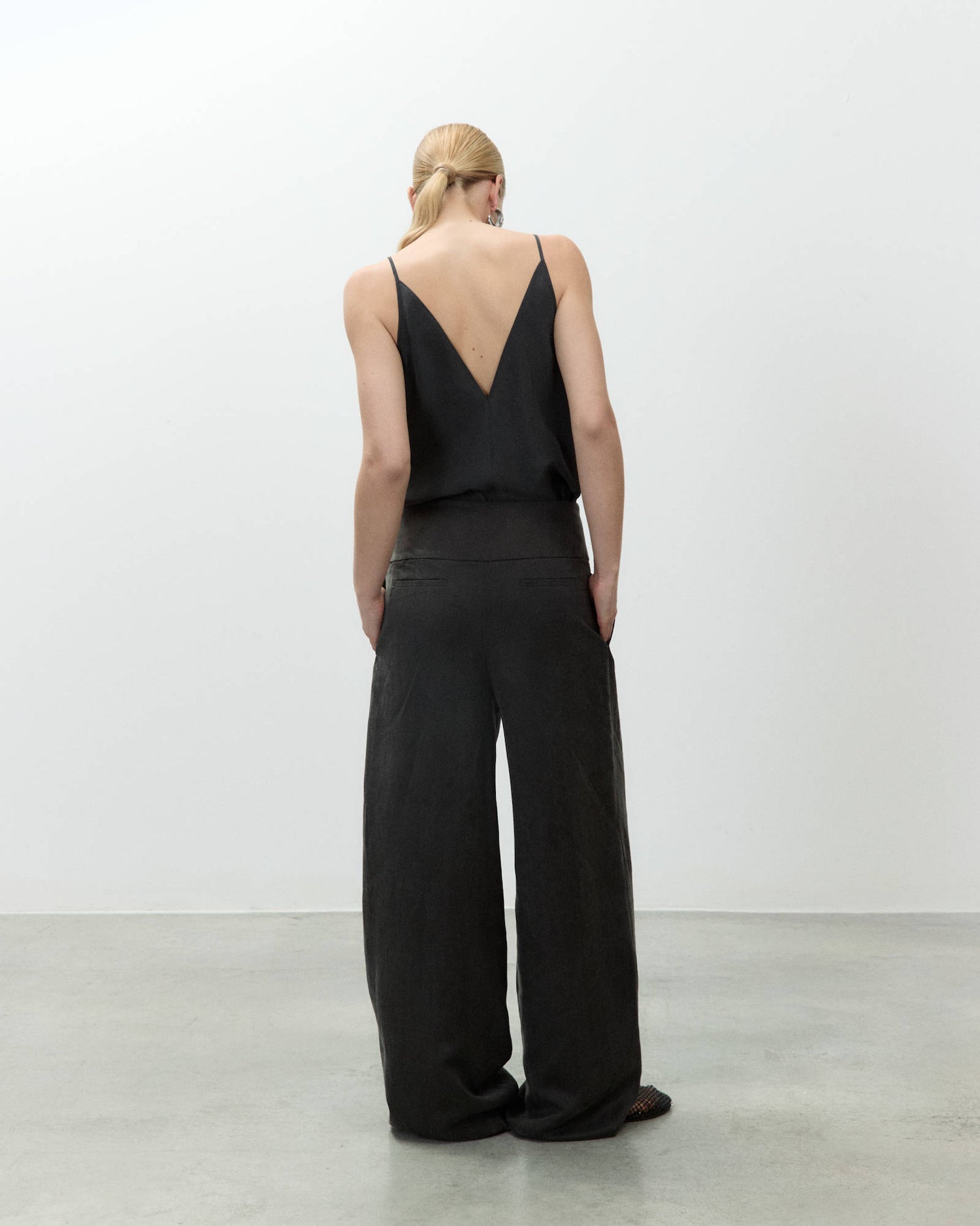 LINEN TROUSERS WITH BASQUE