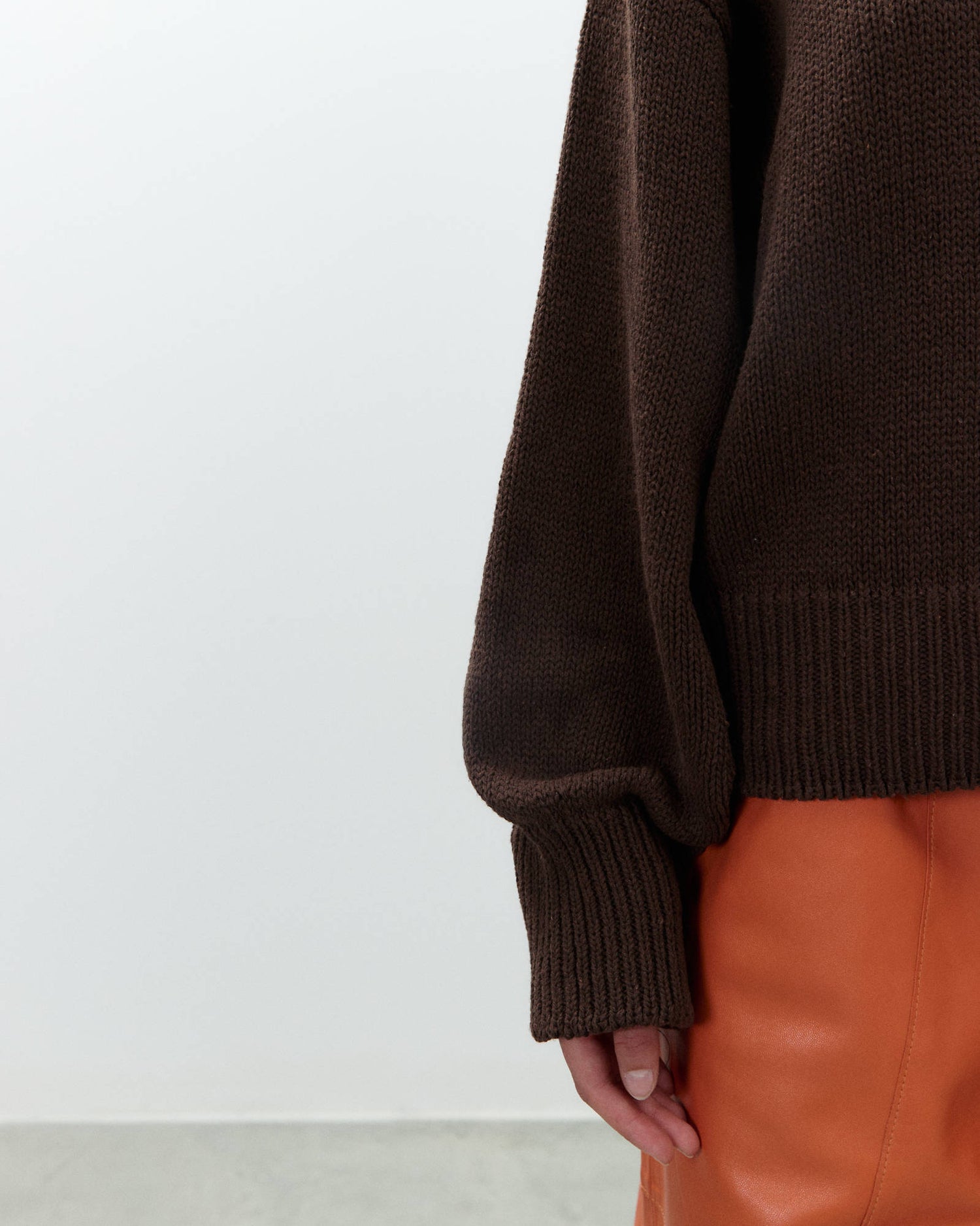 CREW NECK KNIT SWEATER