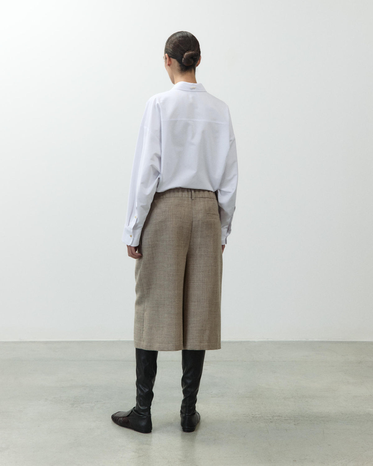 BERMUDA SHORTS WITH LEATHER BELT