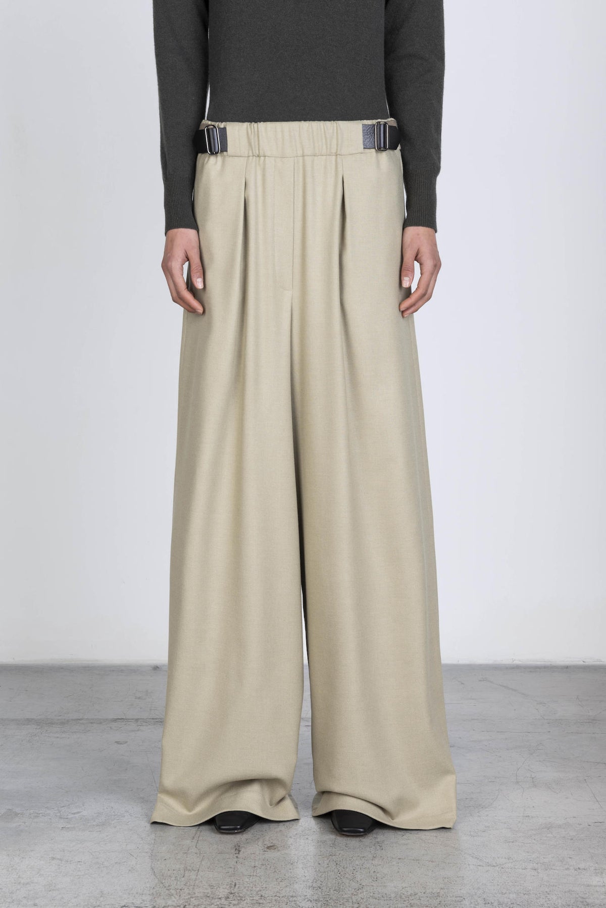 PANTALONE CON PUNTALE IN PELLE