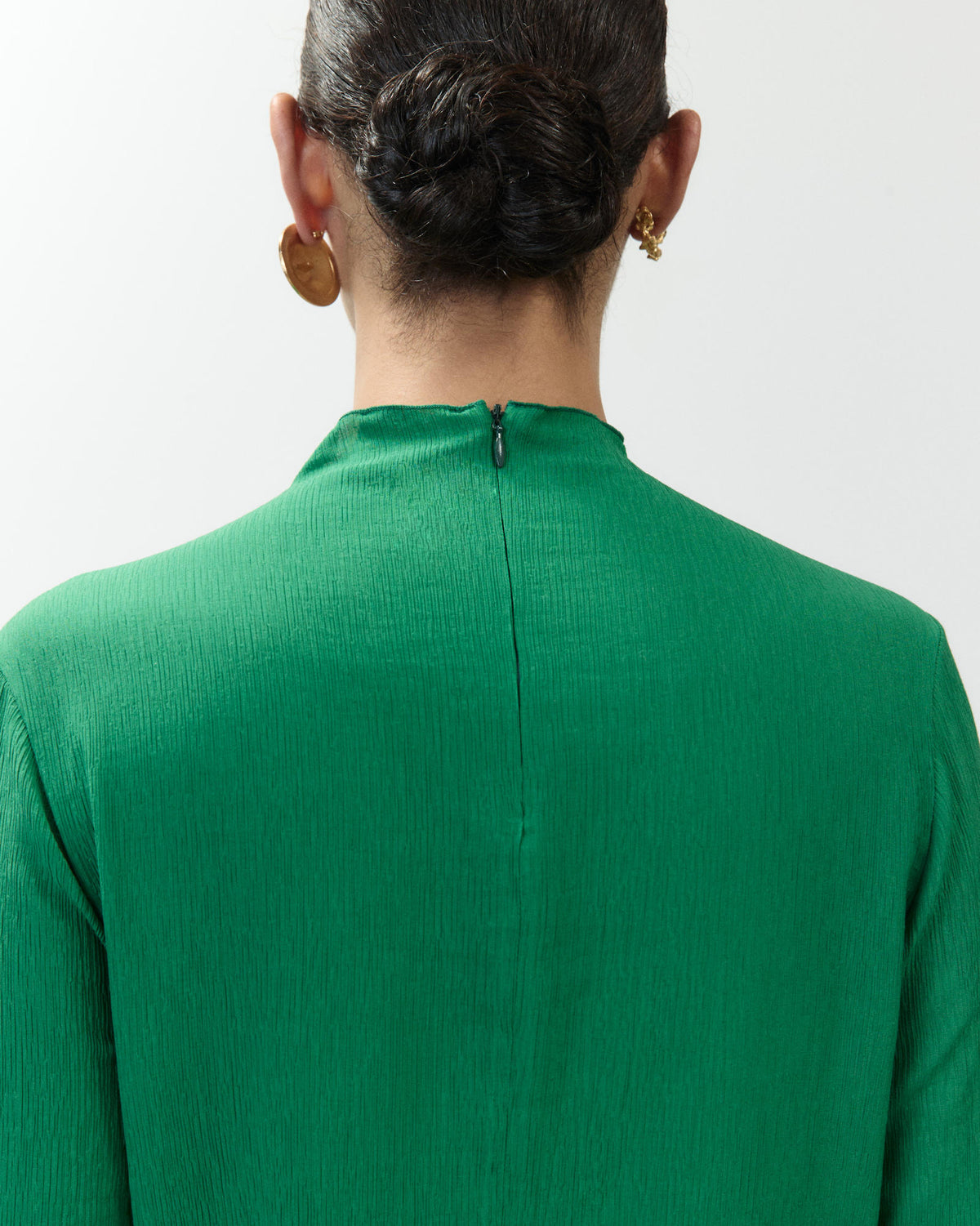 HIGH NECK CRINKLE TOP