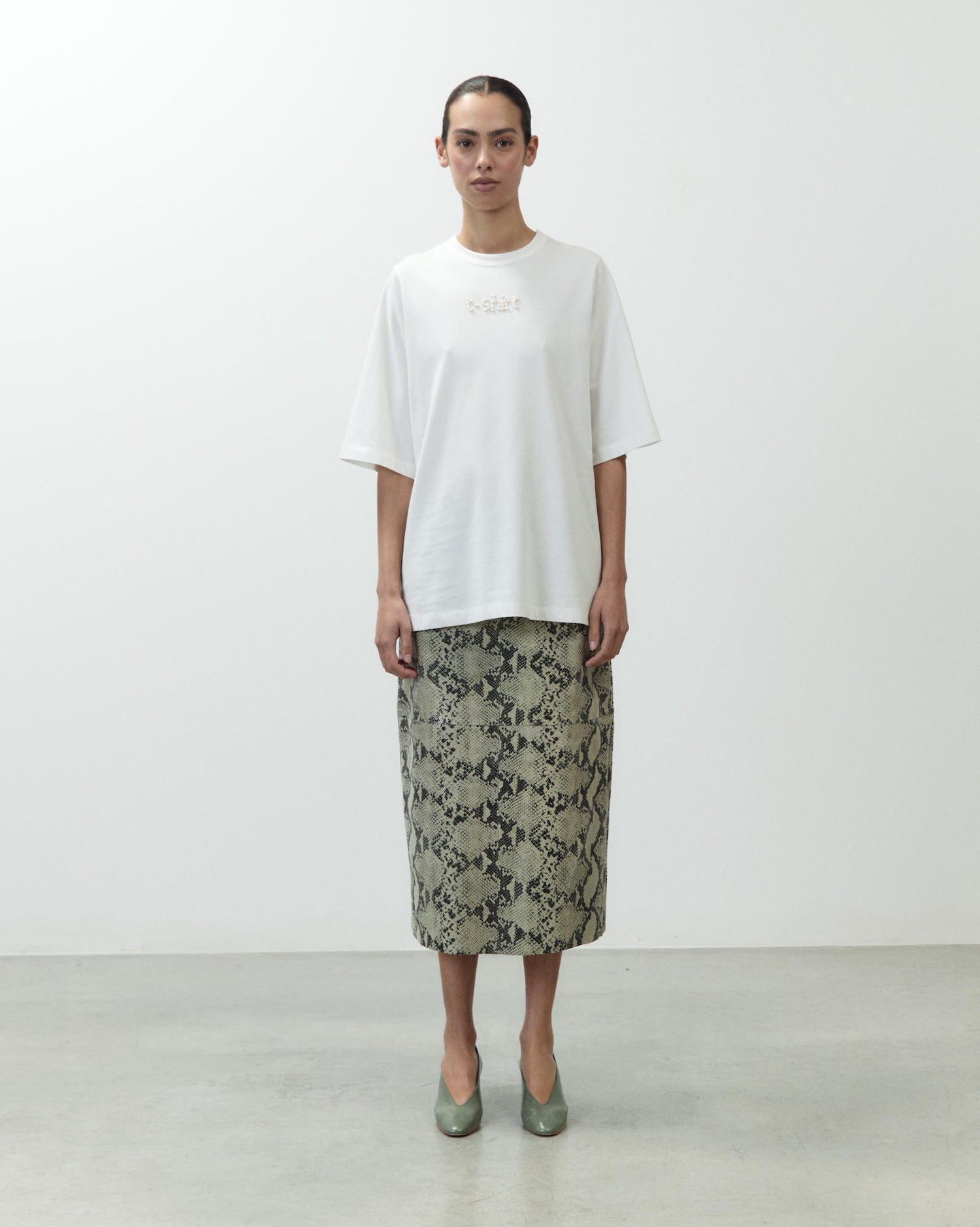 T-SHIRT WITH PEARL EMBROIDERY