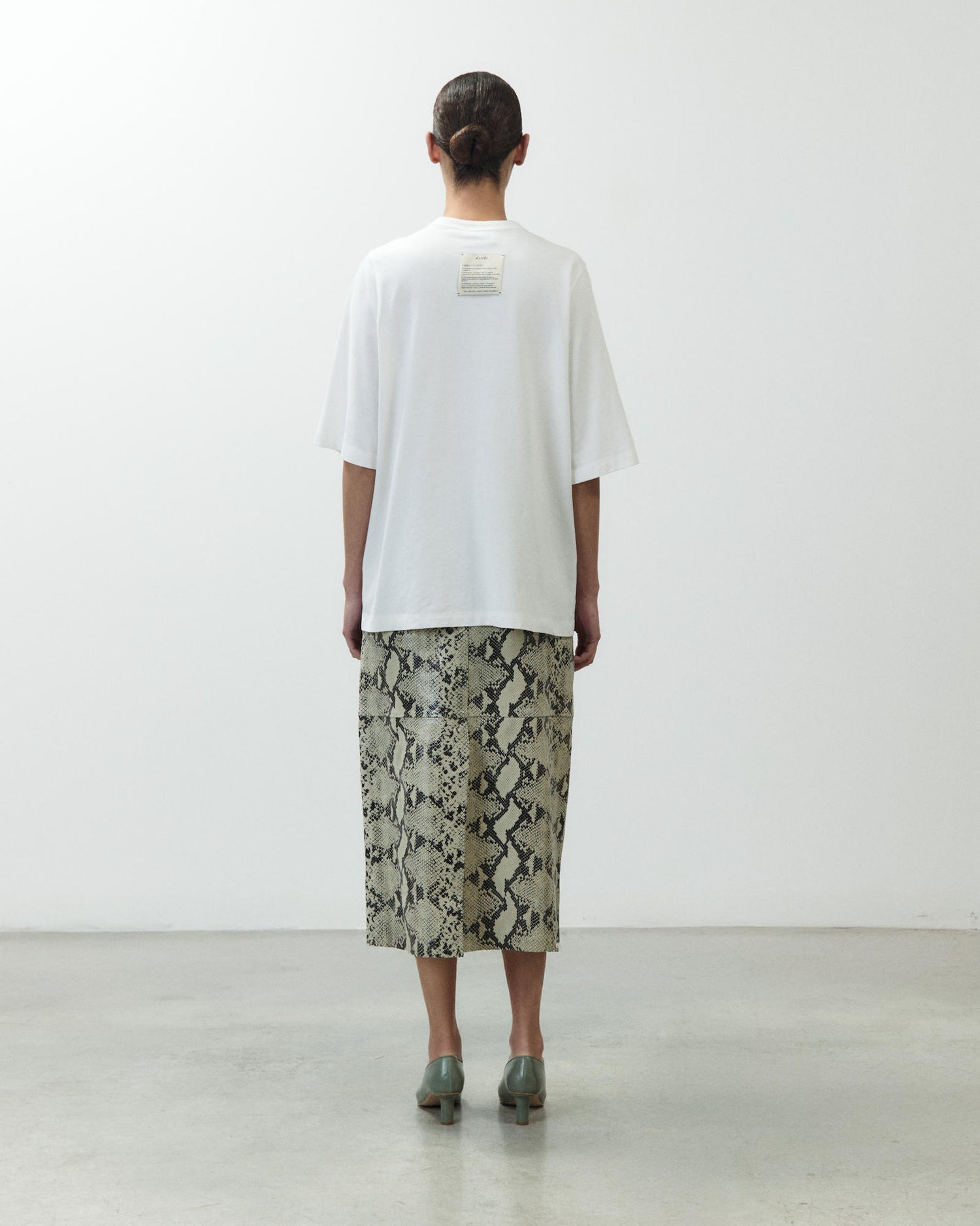T-SHIRT WITH PEARL EMBROIDERY