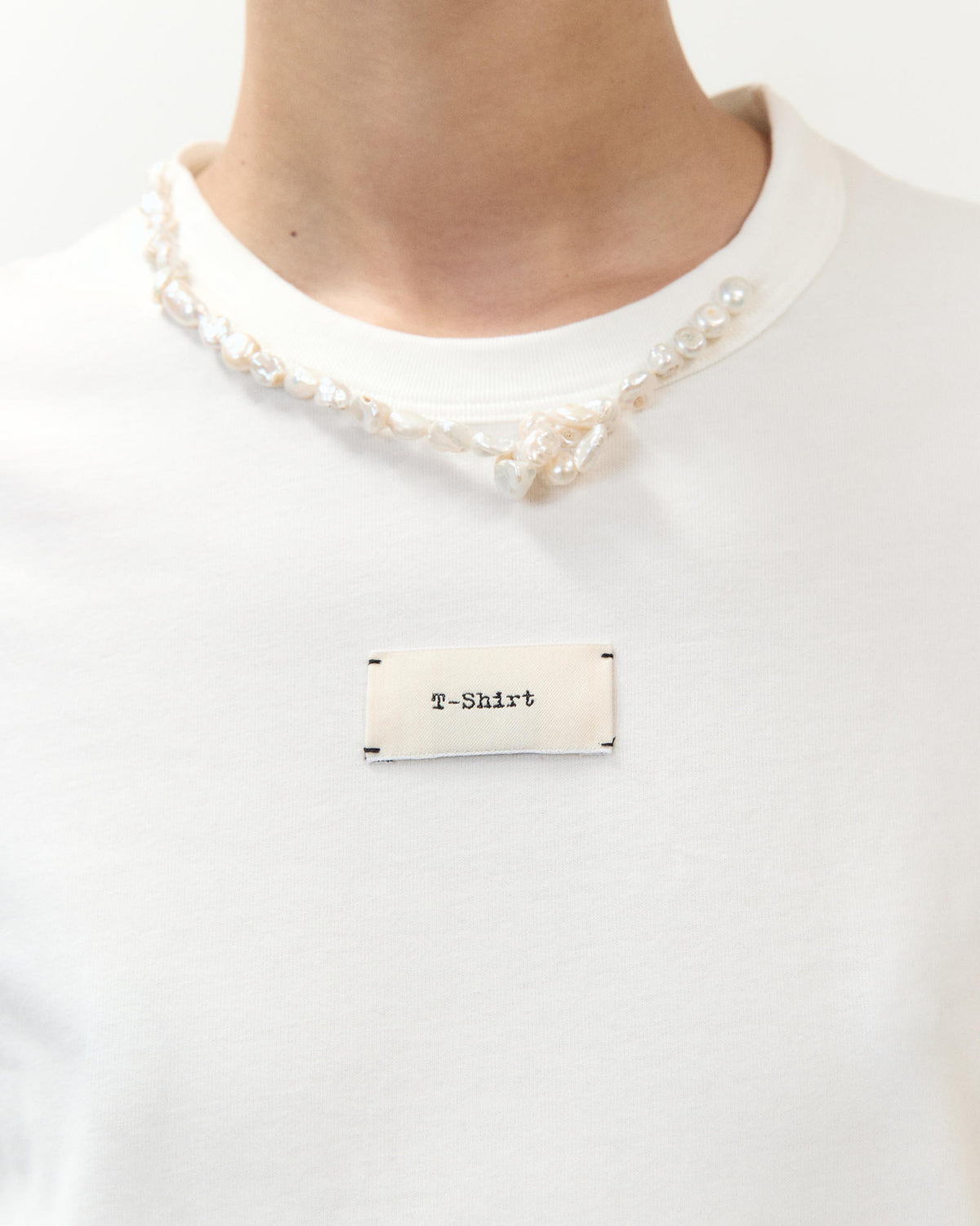 PEARL NECKLACE T-SHIRT