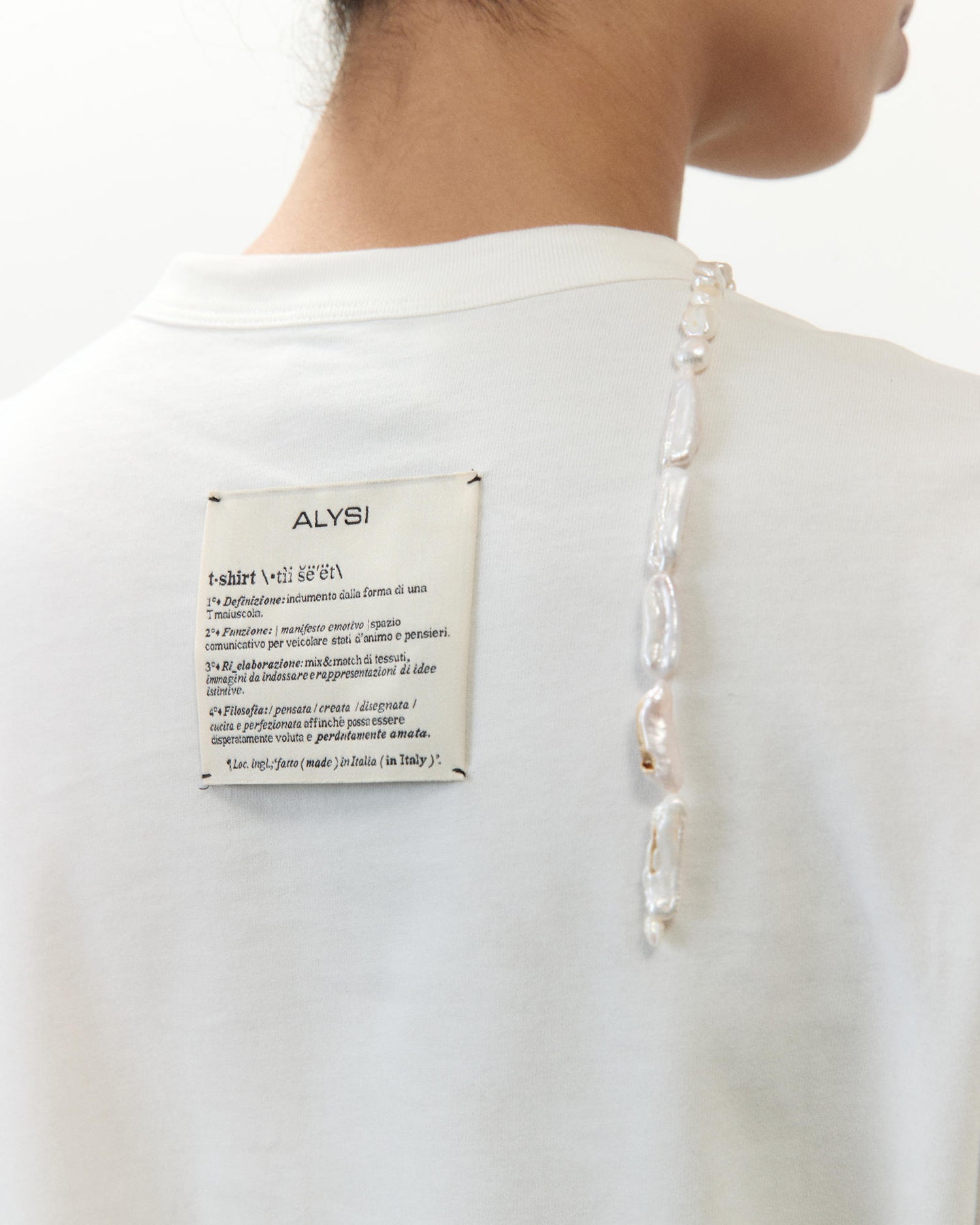 PEARL NECKLACE T-SHIRT