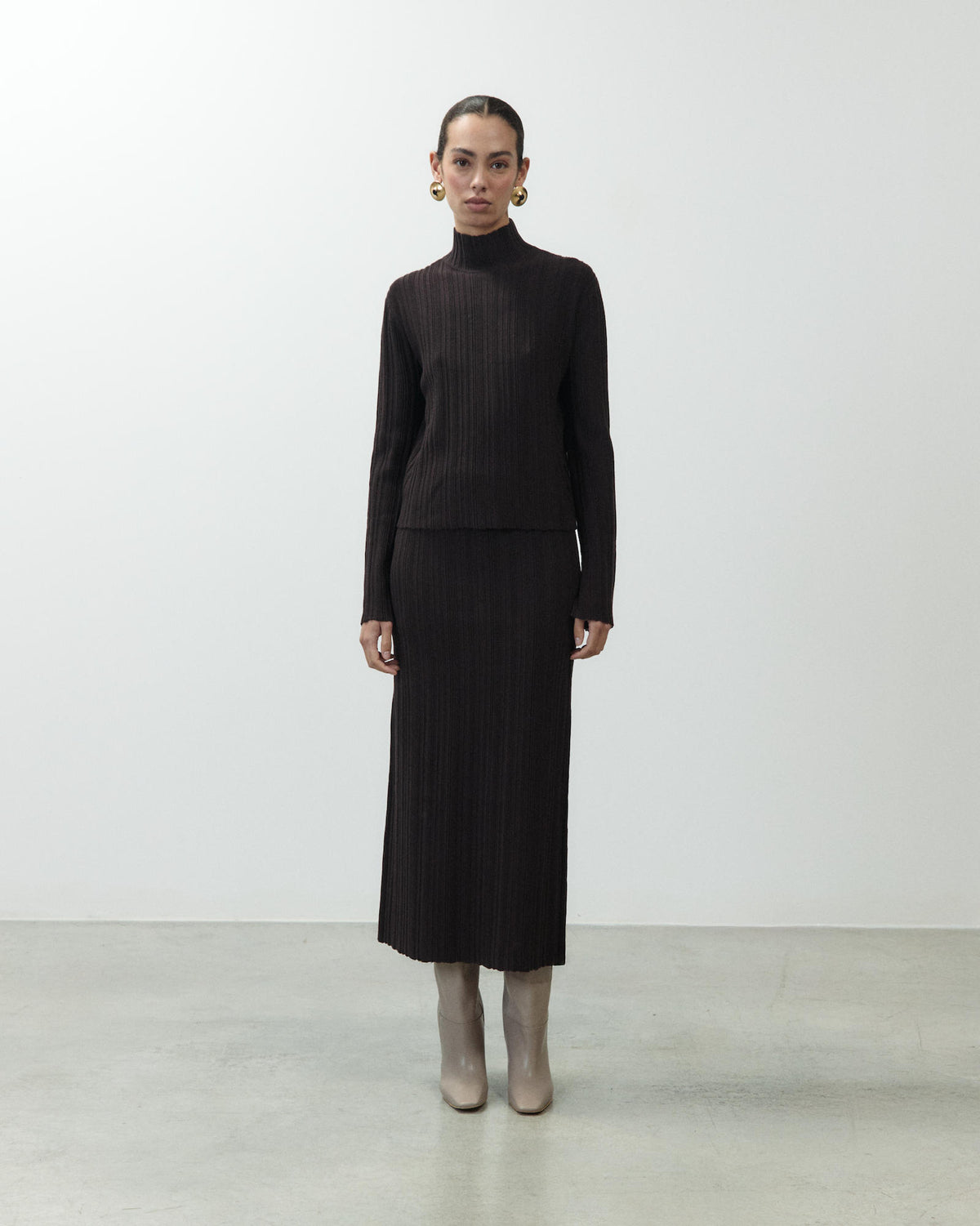 RIB-KNIT HIGH-NECK JUMPER