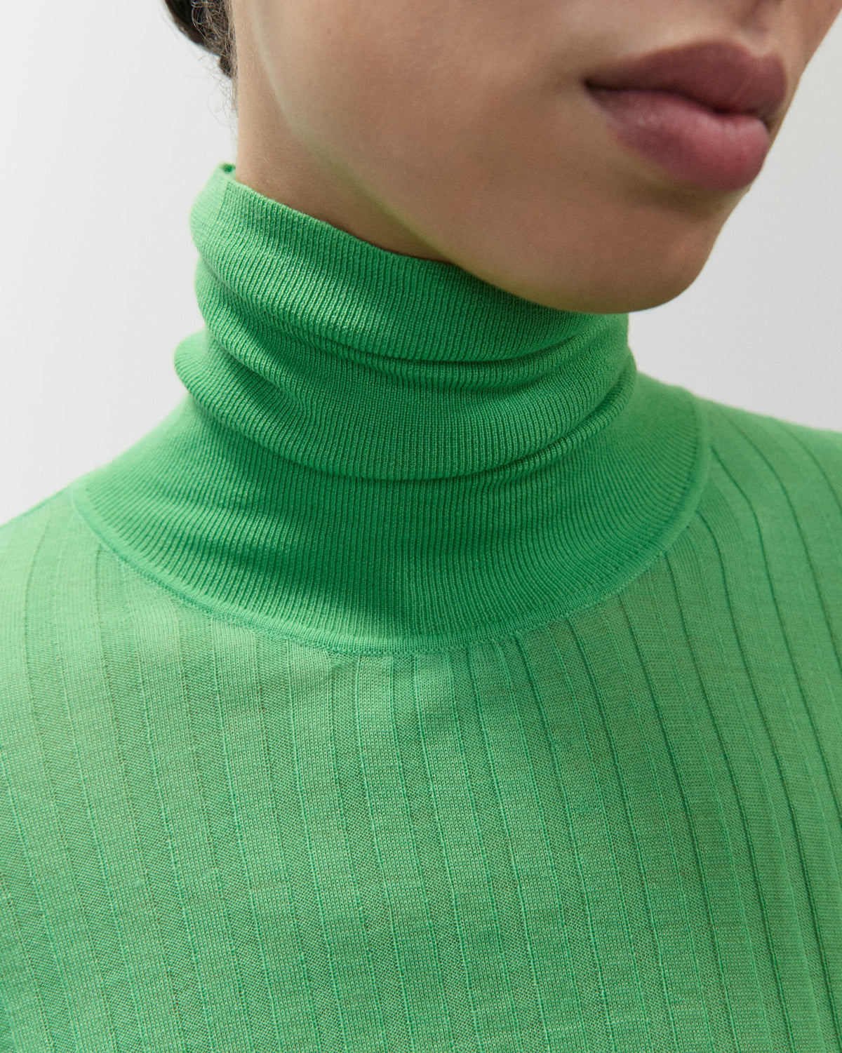 FINE-KNIT RIBBED TURTLENECK