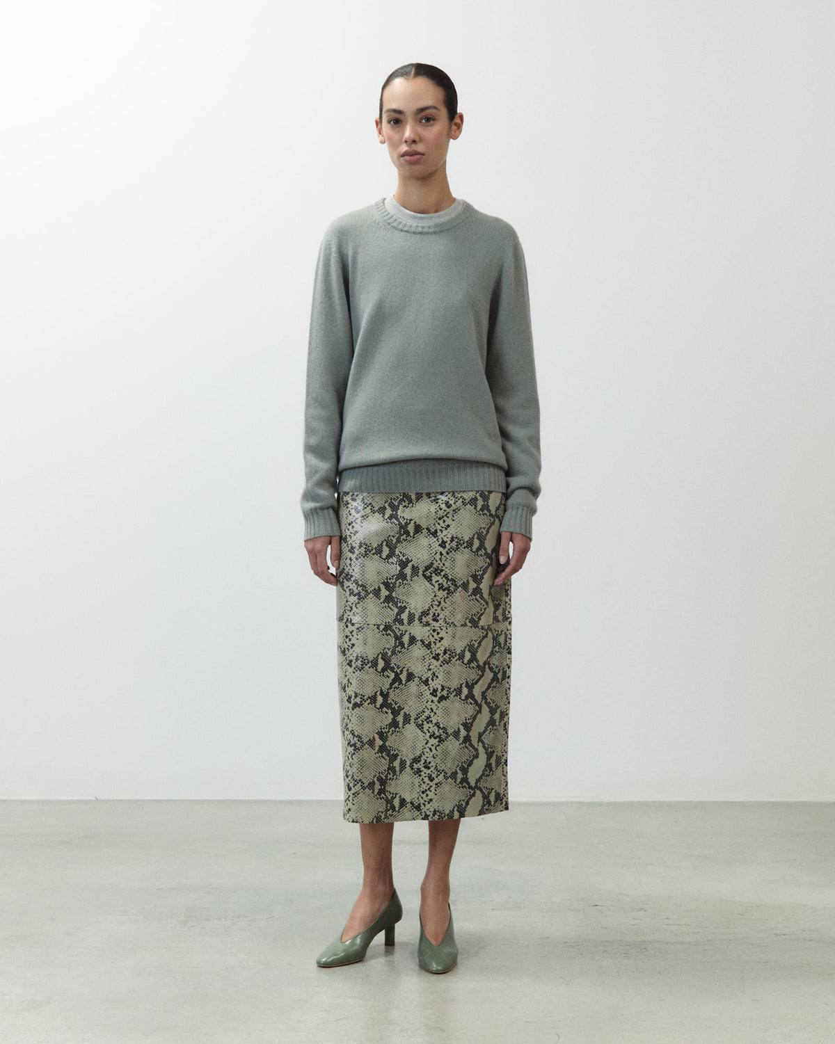 CASHMERE CREW NECK SWEATER