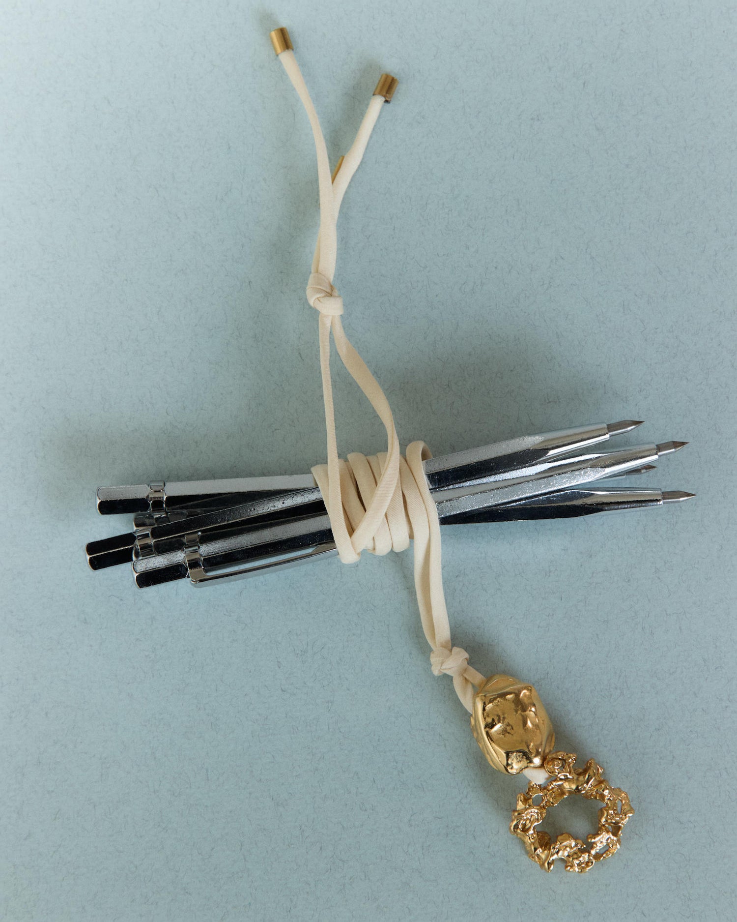 NECKLACE WITH PENDANTS