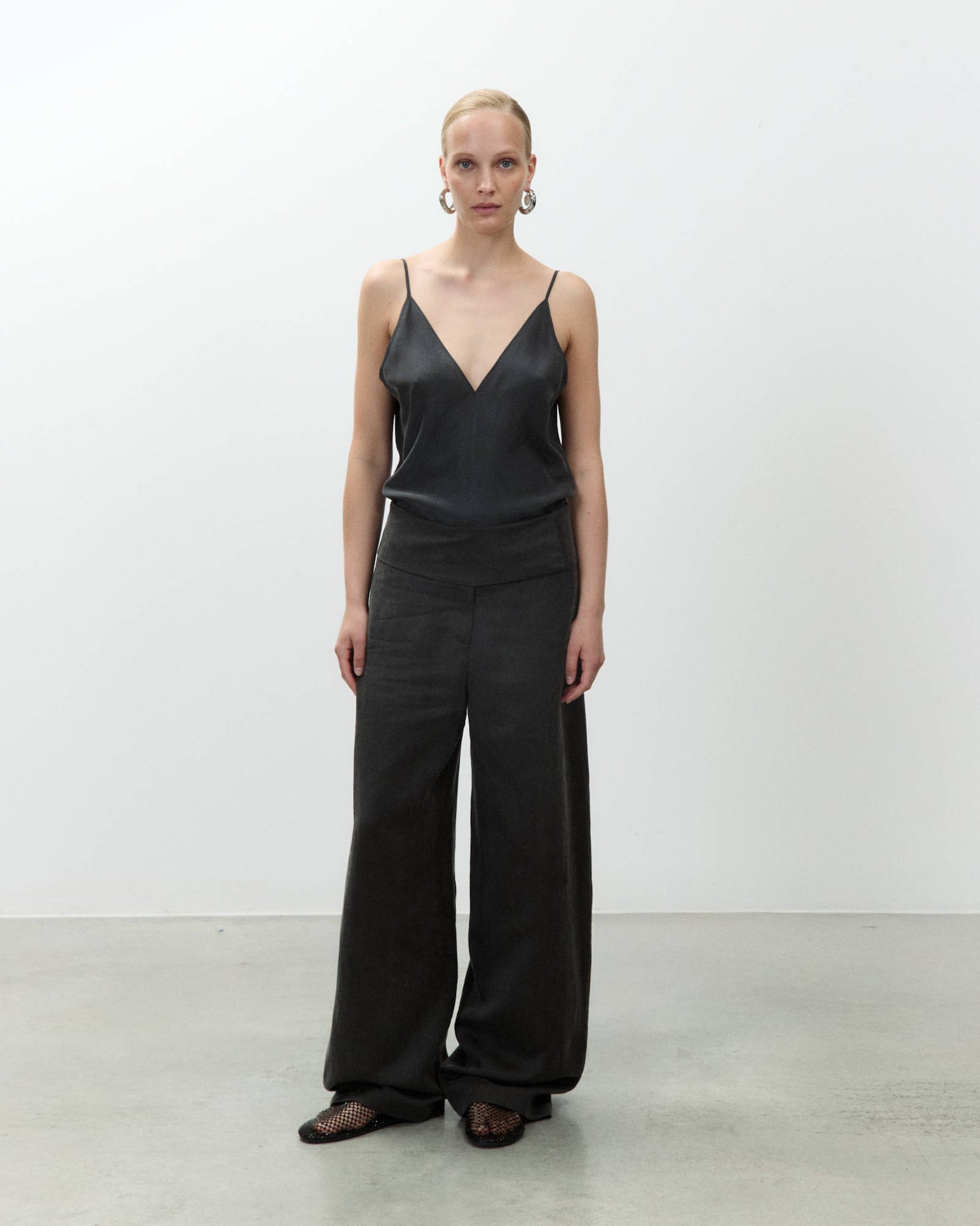 LINEN TROUSERS WITH BASQUE