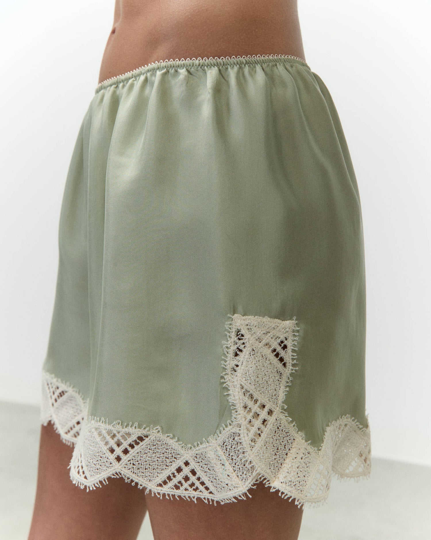 TWILL SHORTS WITH LACE