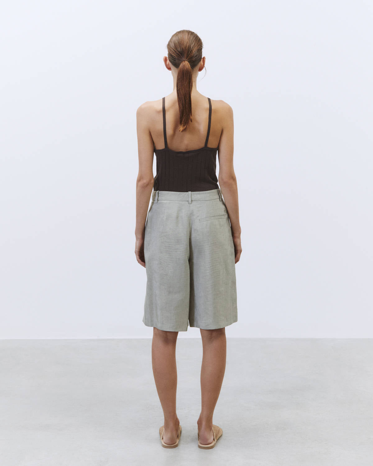 TAILORED LINEN BERMUDA SHORTS