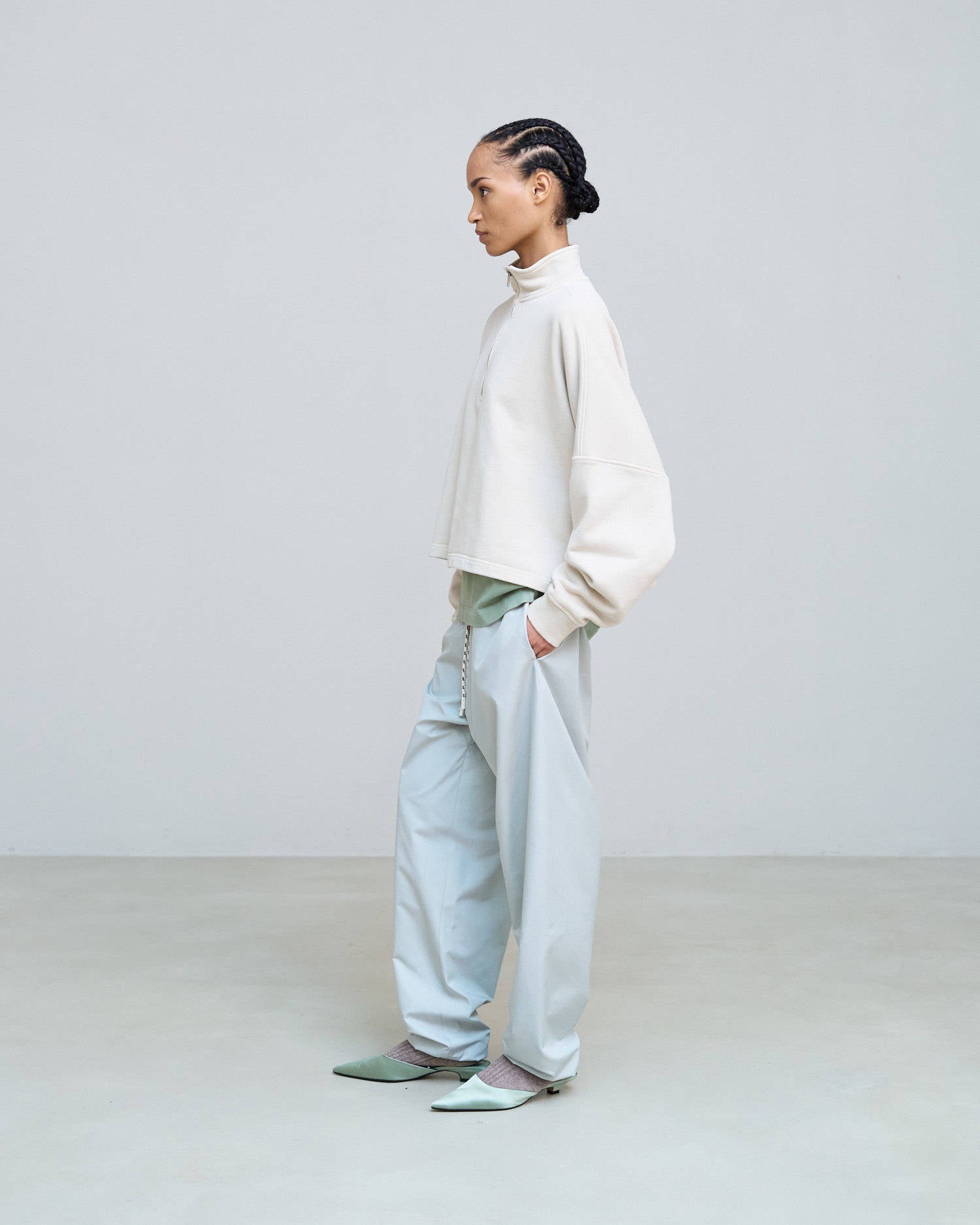 CROPPED SWEATSHIRT WITH EMBROIDERY Sand