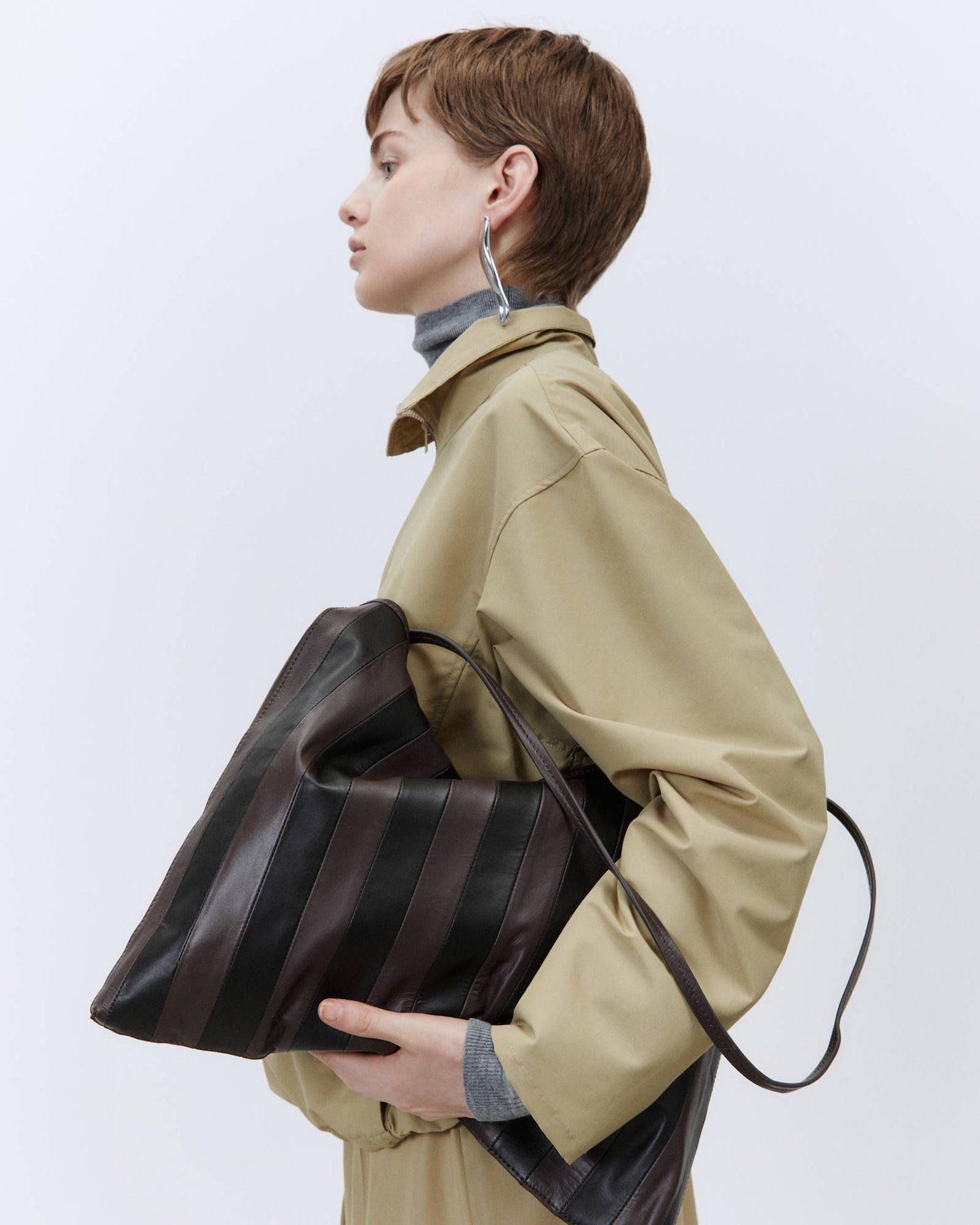 MAXI POCHETTE RIGHE IN PELLE