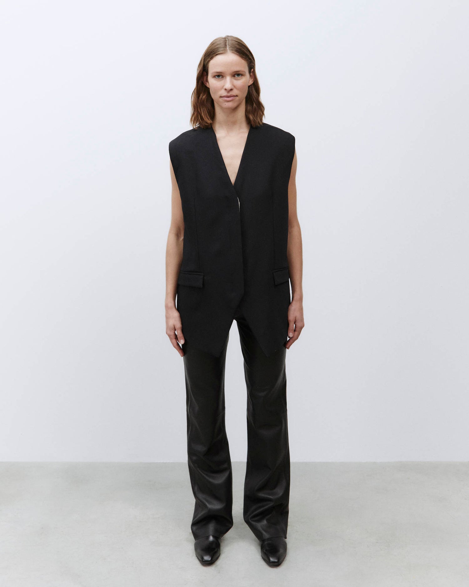 TAILORED VEST WITH SHOULDER PADS