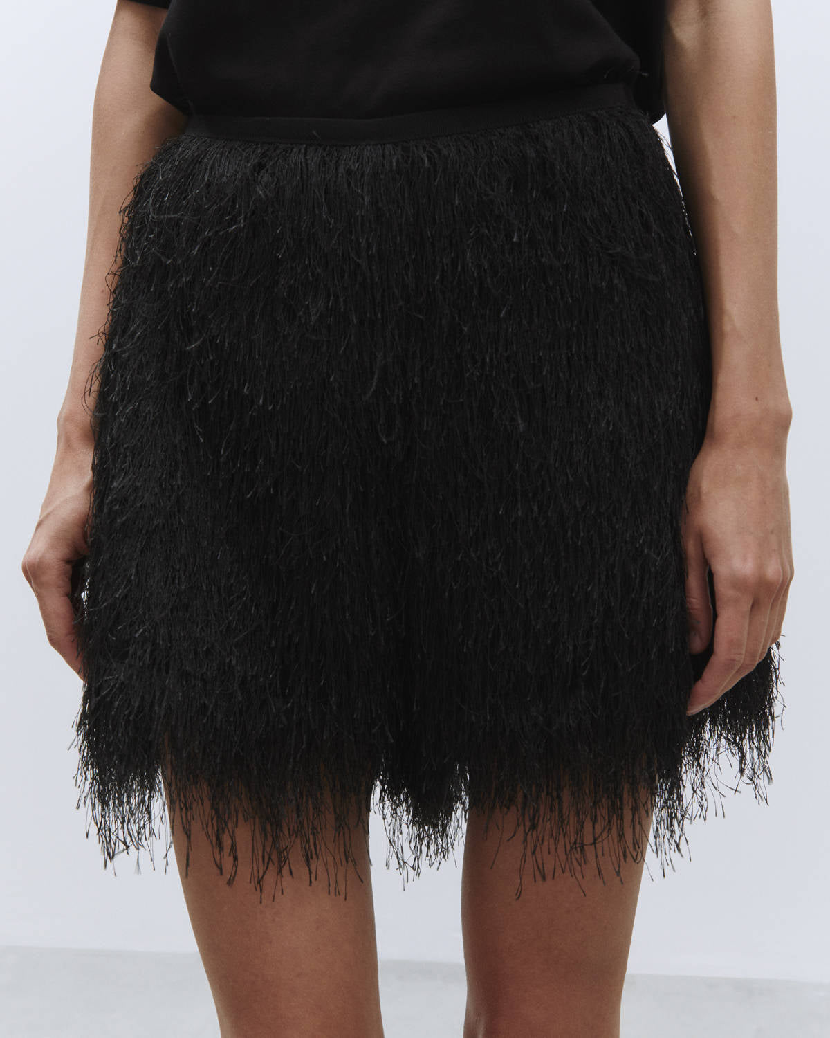 SHORTS IN FRINGED FABRIC Black