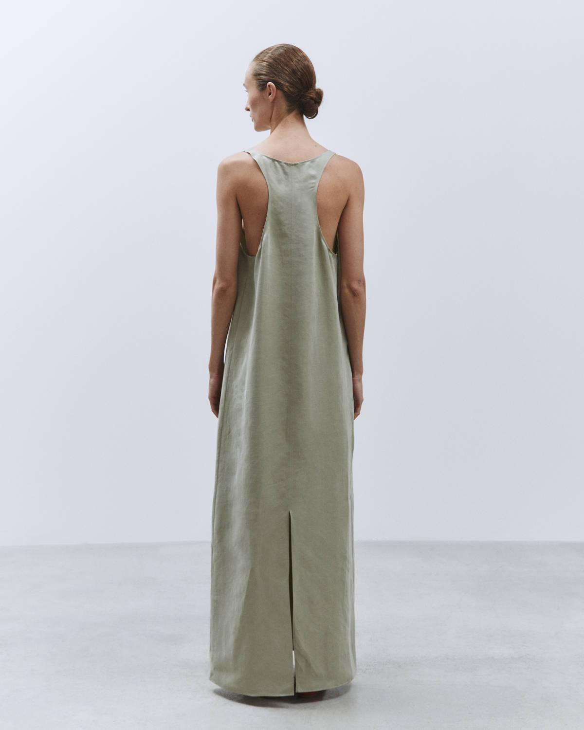 LONG DRESS WITH OLYMPIC NECKLINE