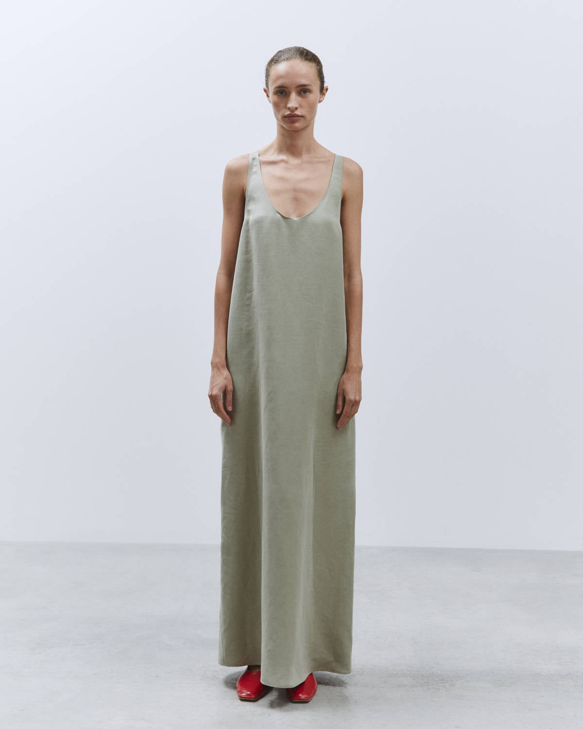 LONG DRESS WITH OLYMPIC NECKLINE