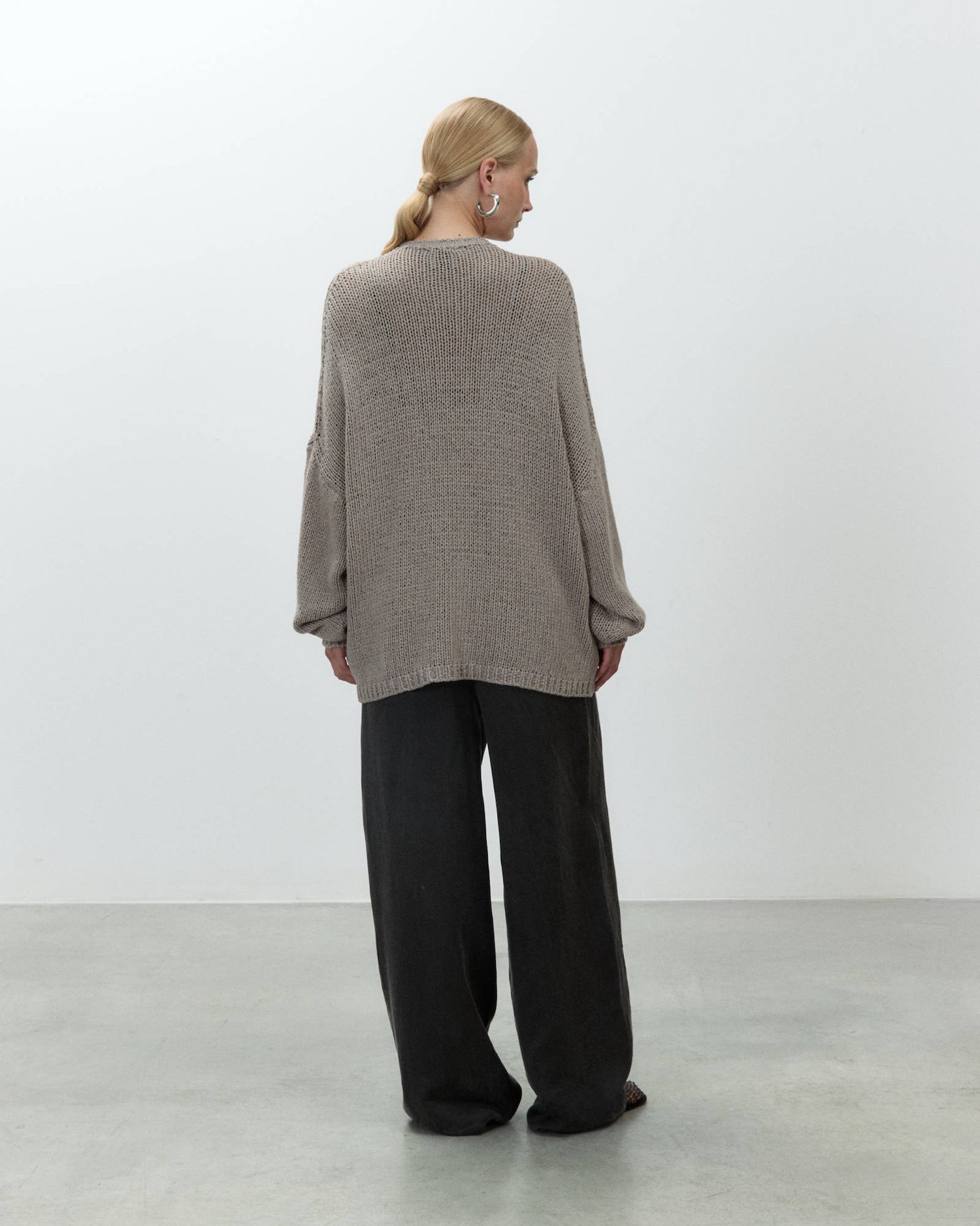 OVERSIZED CREW NECK SWEATER