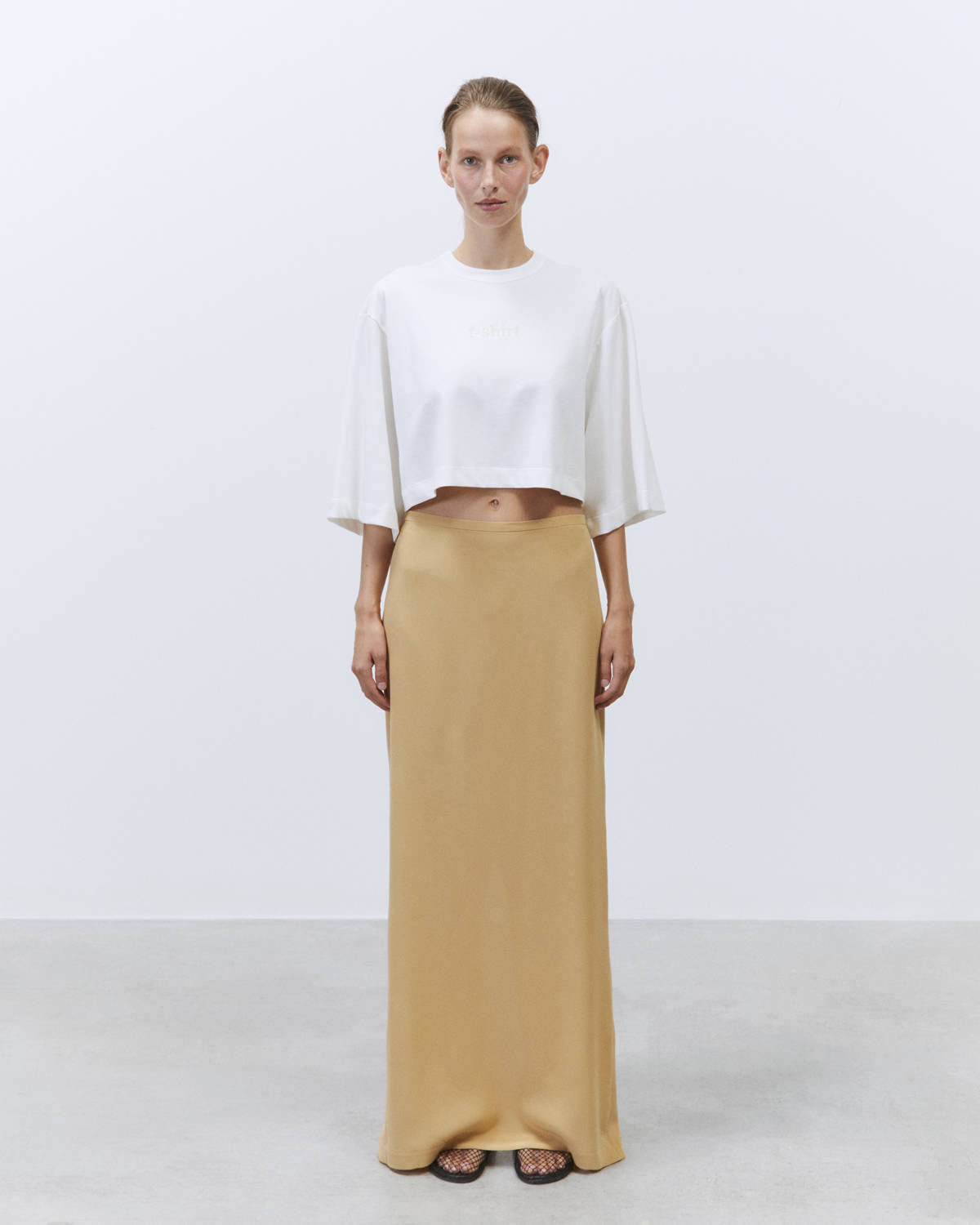 CROPPED T-SHIRT EMBROIDERED MILK WITH CREAM