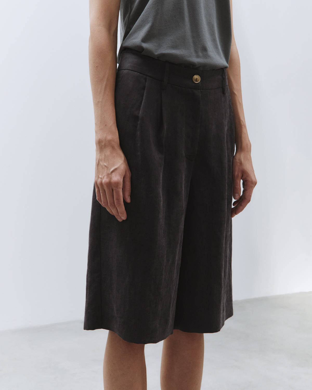 TAILORED BERMUDA SHORTS