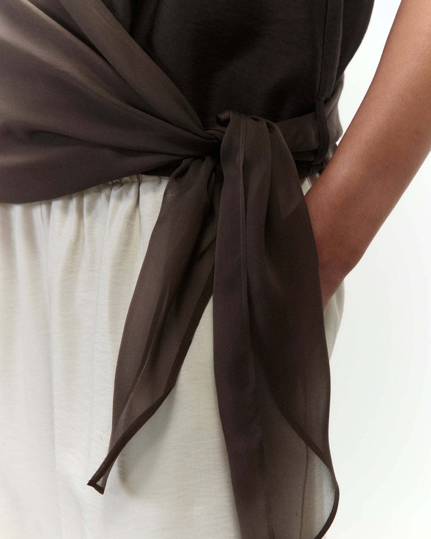 CHIFFON CROSSOVER TOP