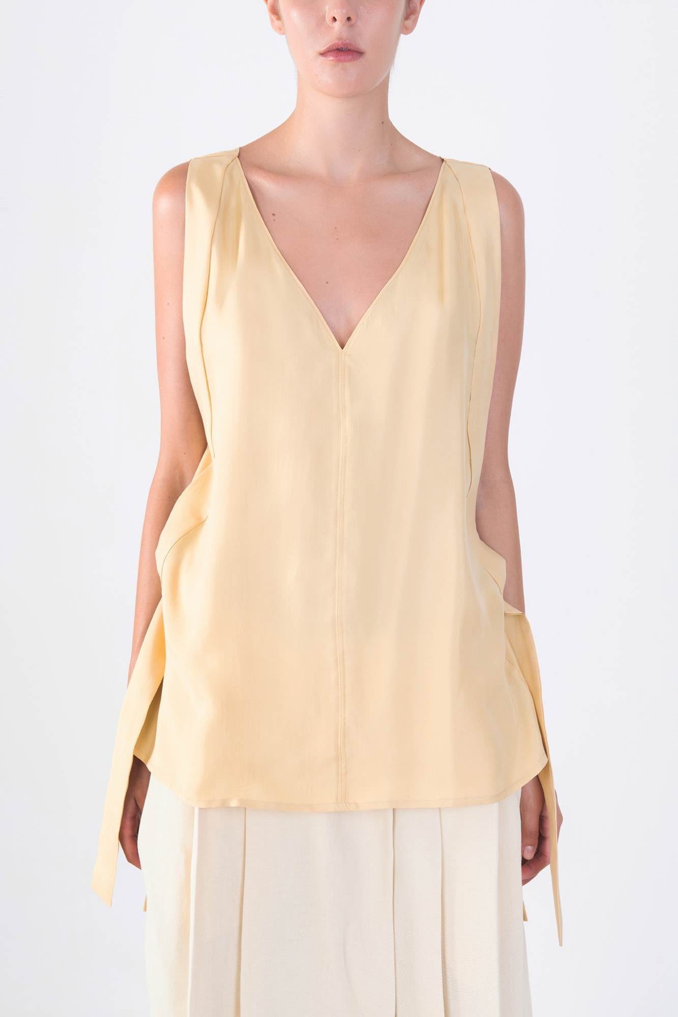 “V” neckline top with matching ribbons