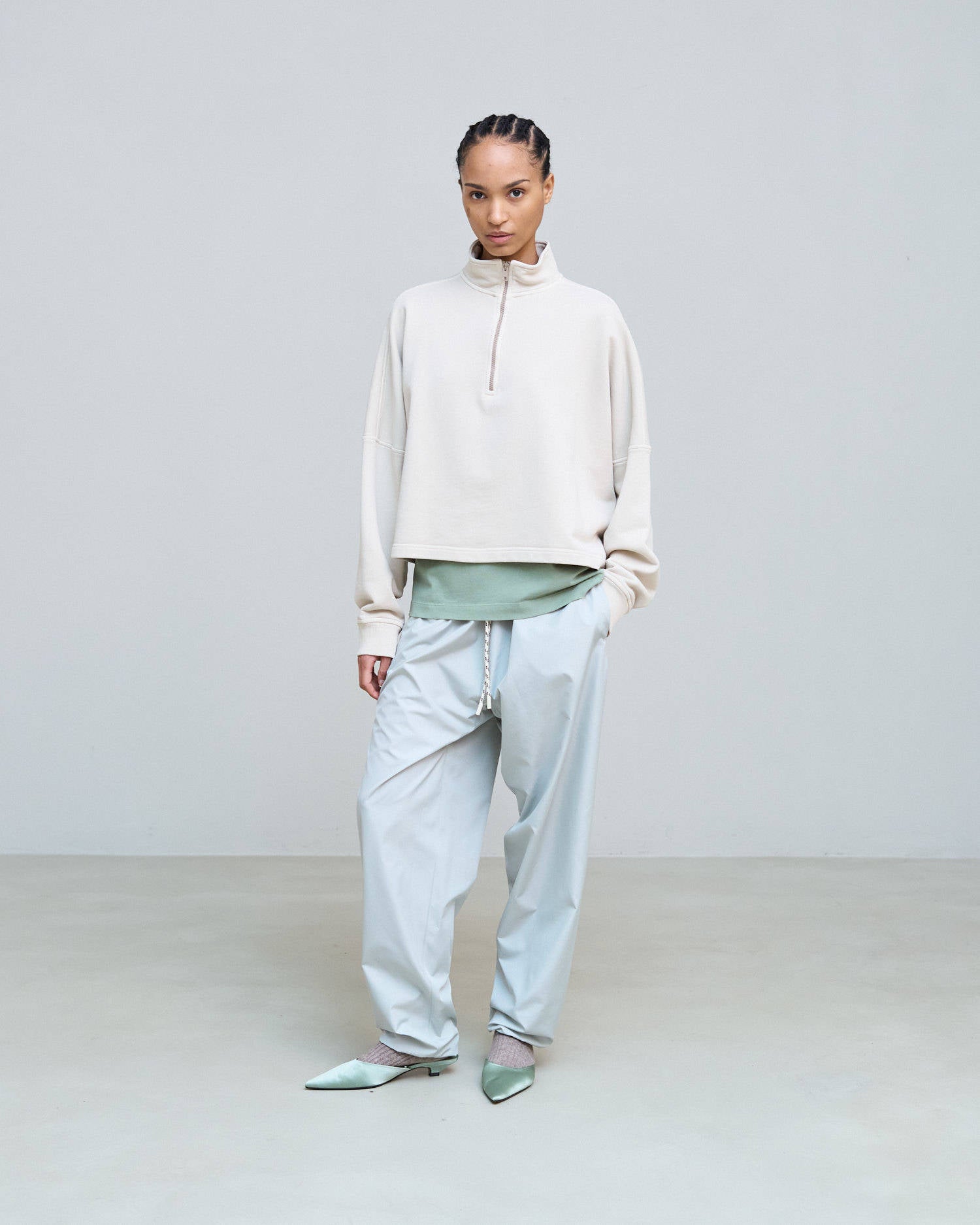 CROPPED SWEATSHIRT WITH EMBROIDERY Sand