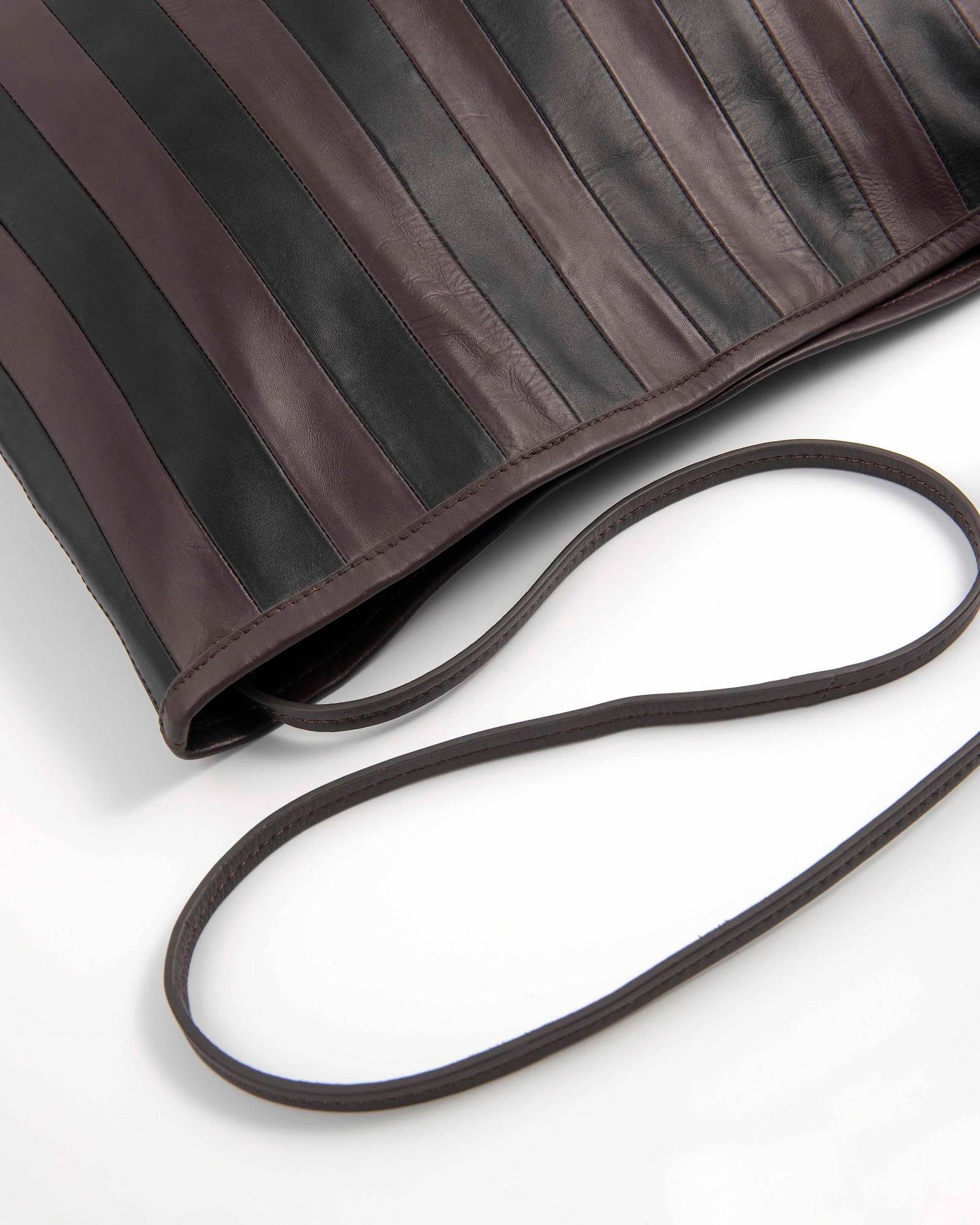 MAXI POCHETTE RIGHE IN PELLE