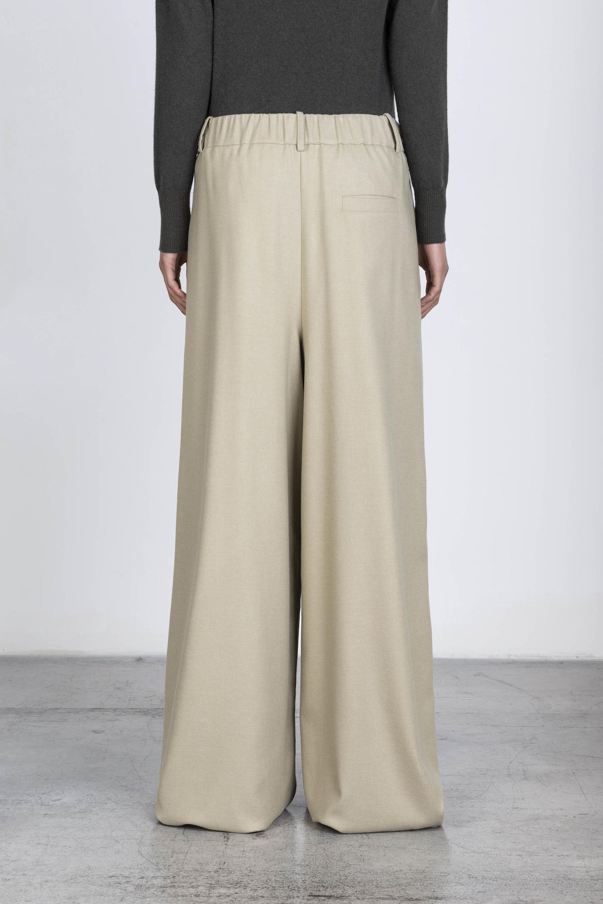 PANTALONE CON PUNTALE IN PELLE