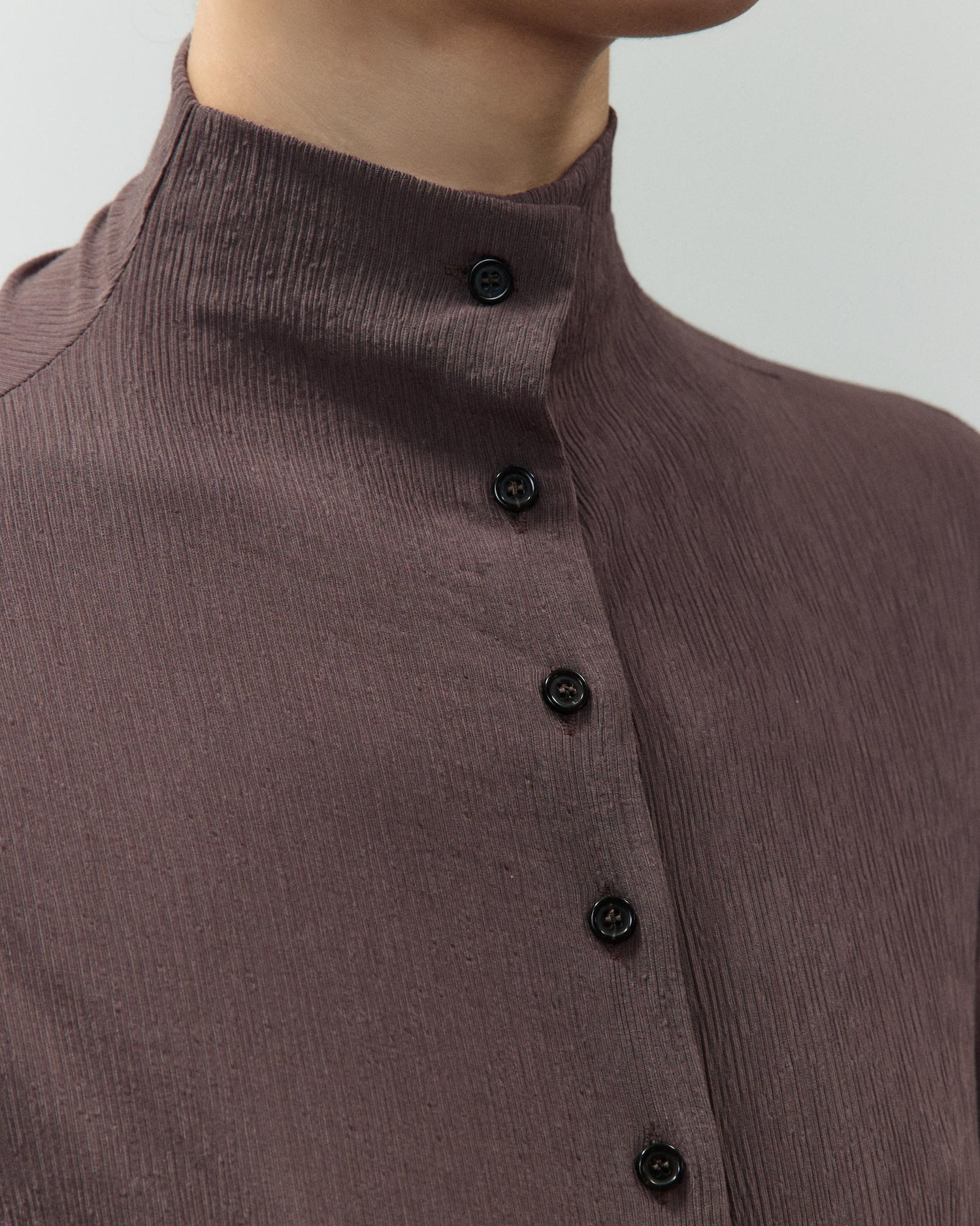 TOP IN VISCOSA CON BOTTONI