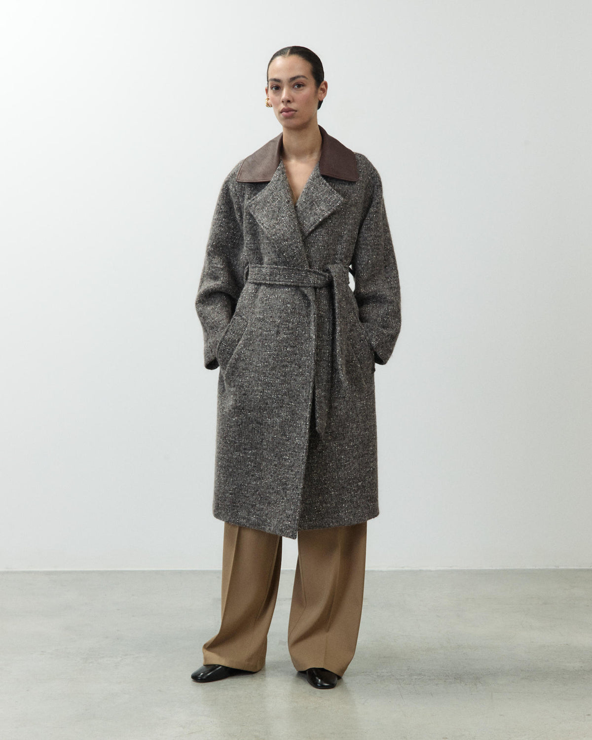 COAT WITH LEATHER COLLAR