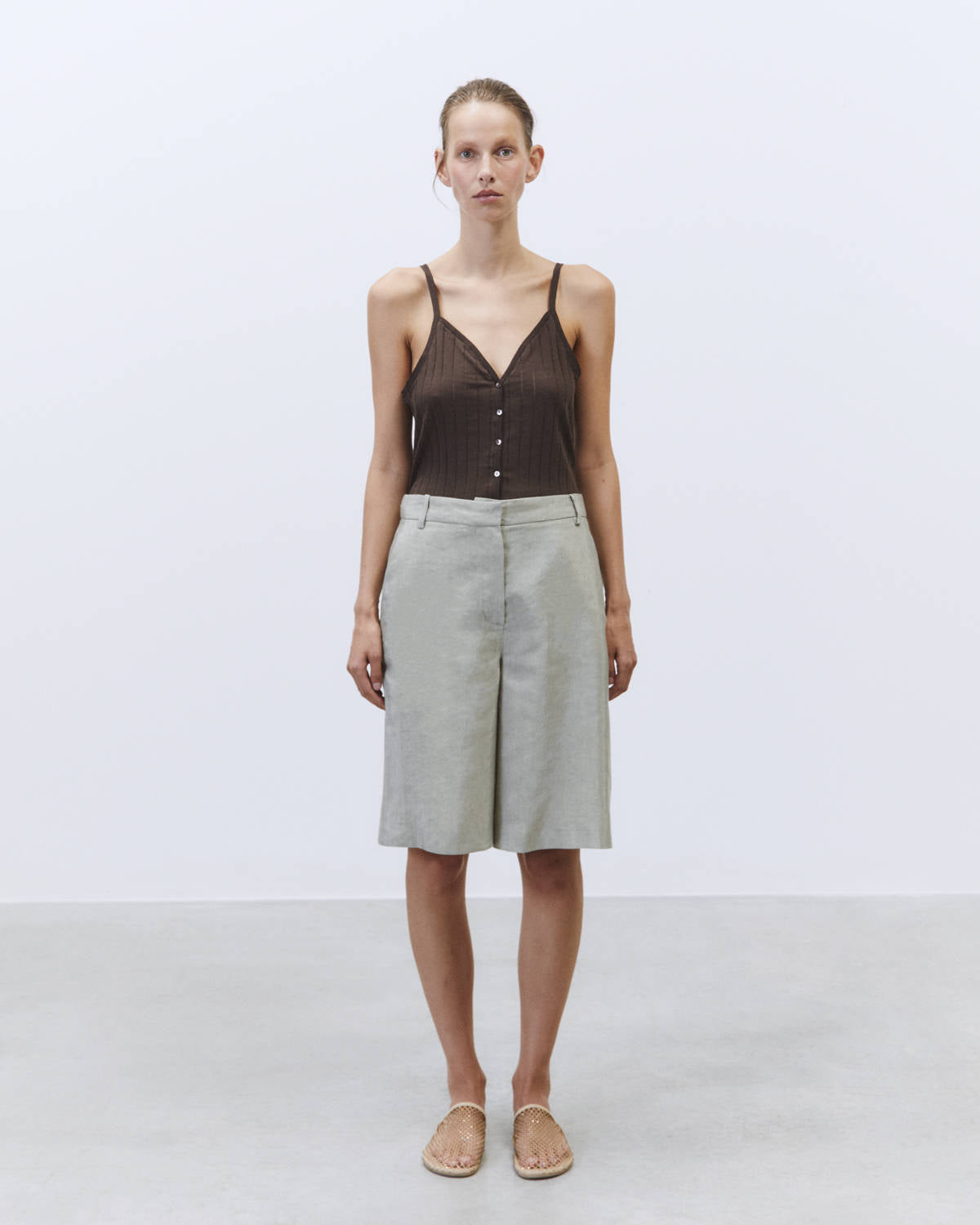 TAILORED LINEN BERMUDA SHORTS