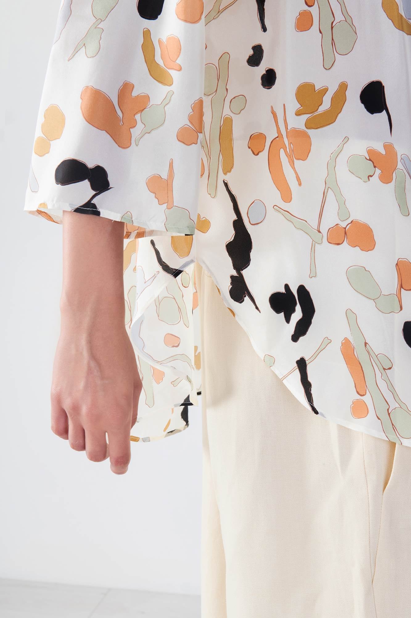 Slip-on blouse with “Silk Drops” print