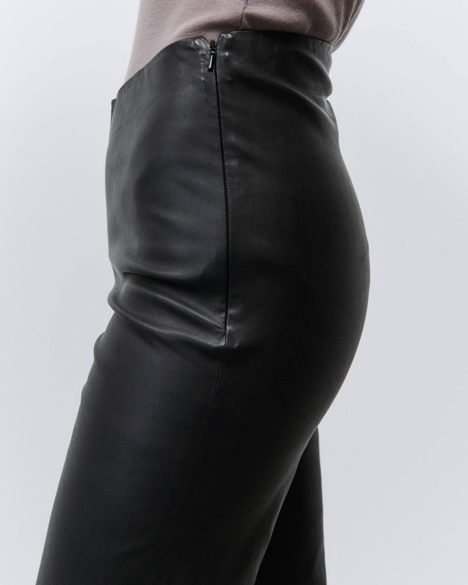 STRETCH LEATHER PANTS