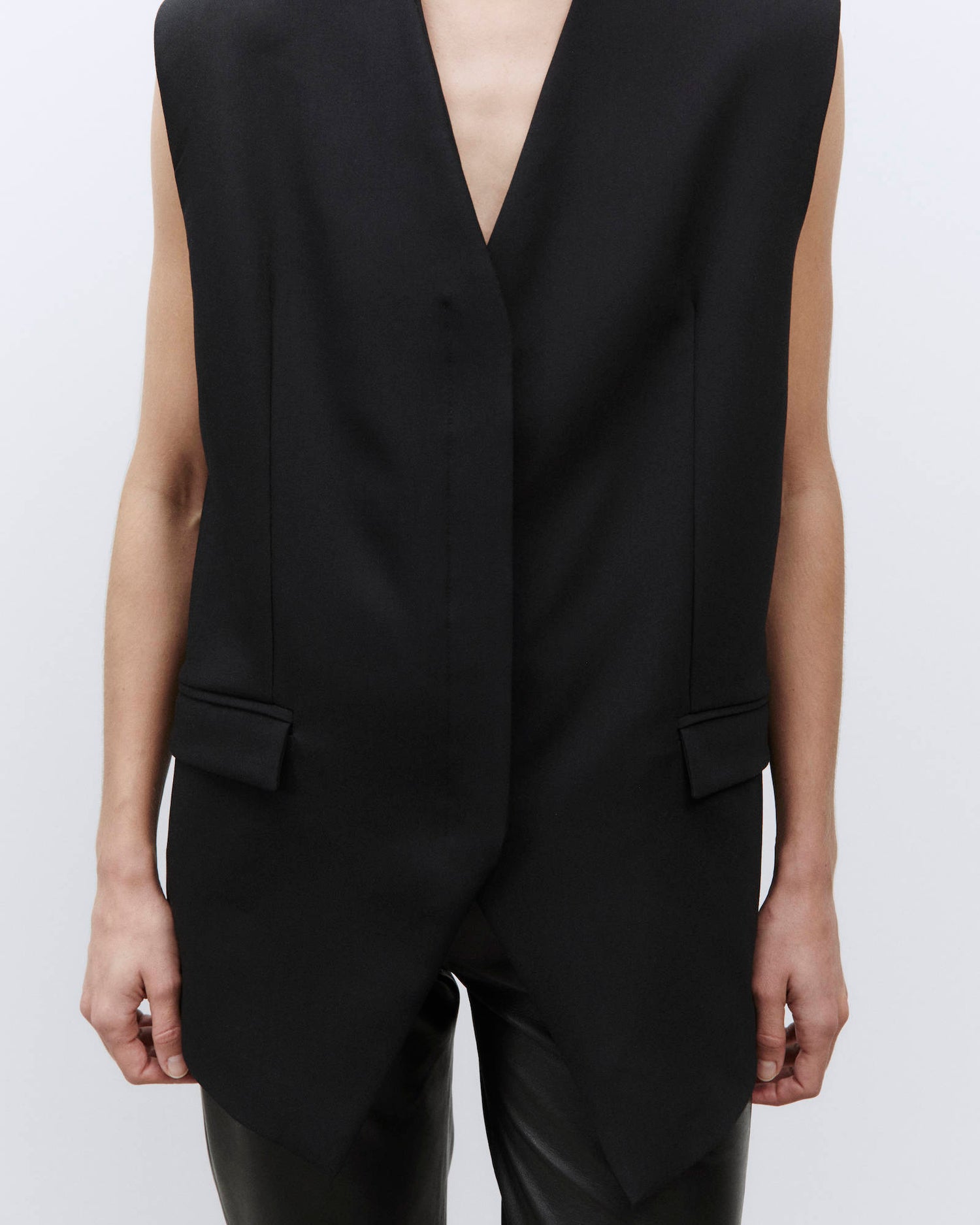 TAILORED VEST WITH SHOULDER PADS