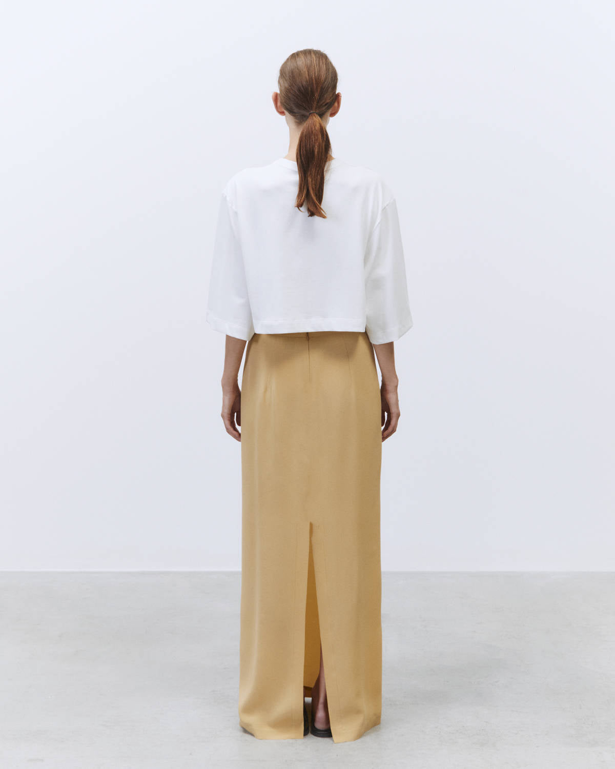CROPPED T-SHIRT EMBROIDERED MILK WITH CREAM