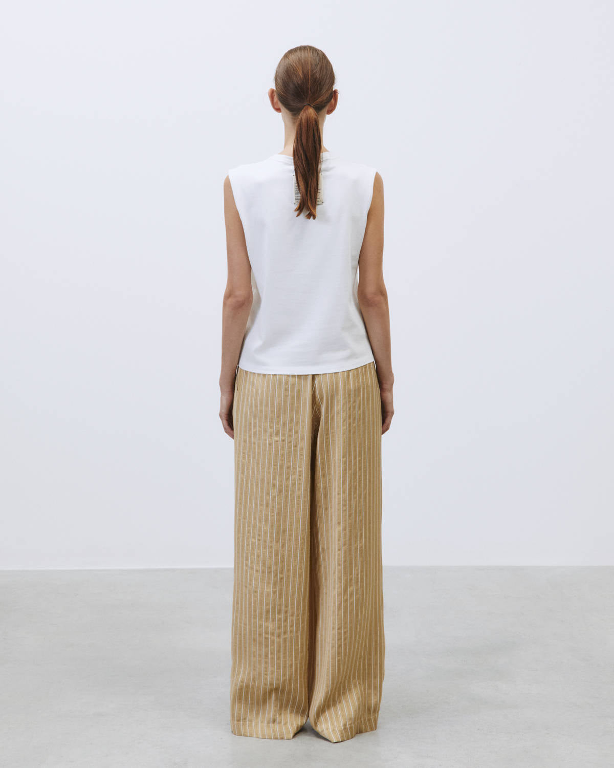 EMBROIDERED MILK TANK TOP WITH CORAL EMBROIDERY