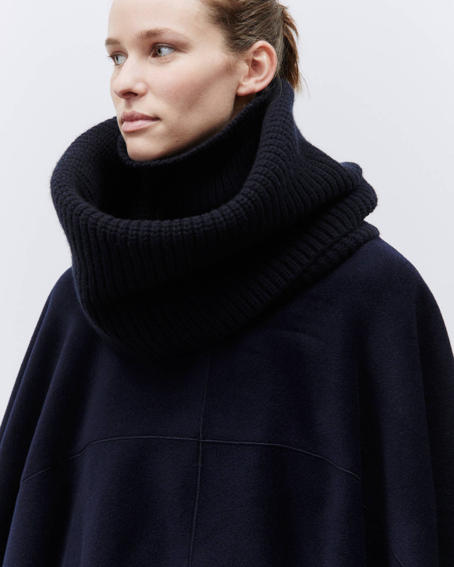 MAXI KNITTED COLLAR CAPE