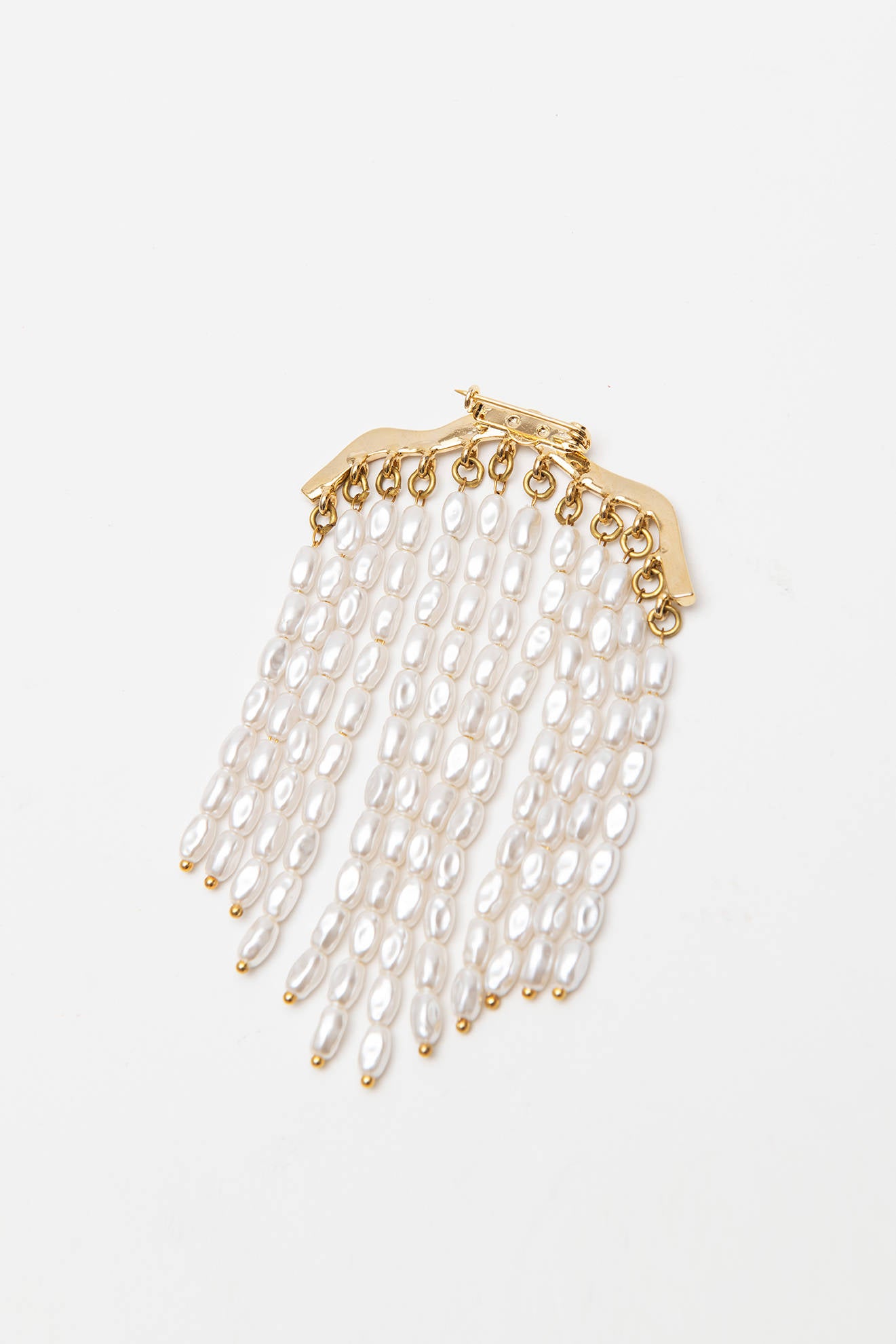 GOLD BROOCH WITH PEARL FRINGES