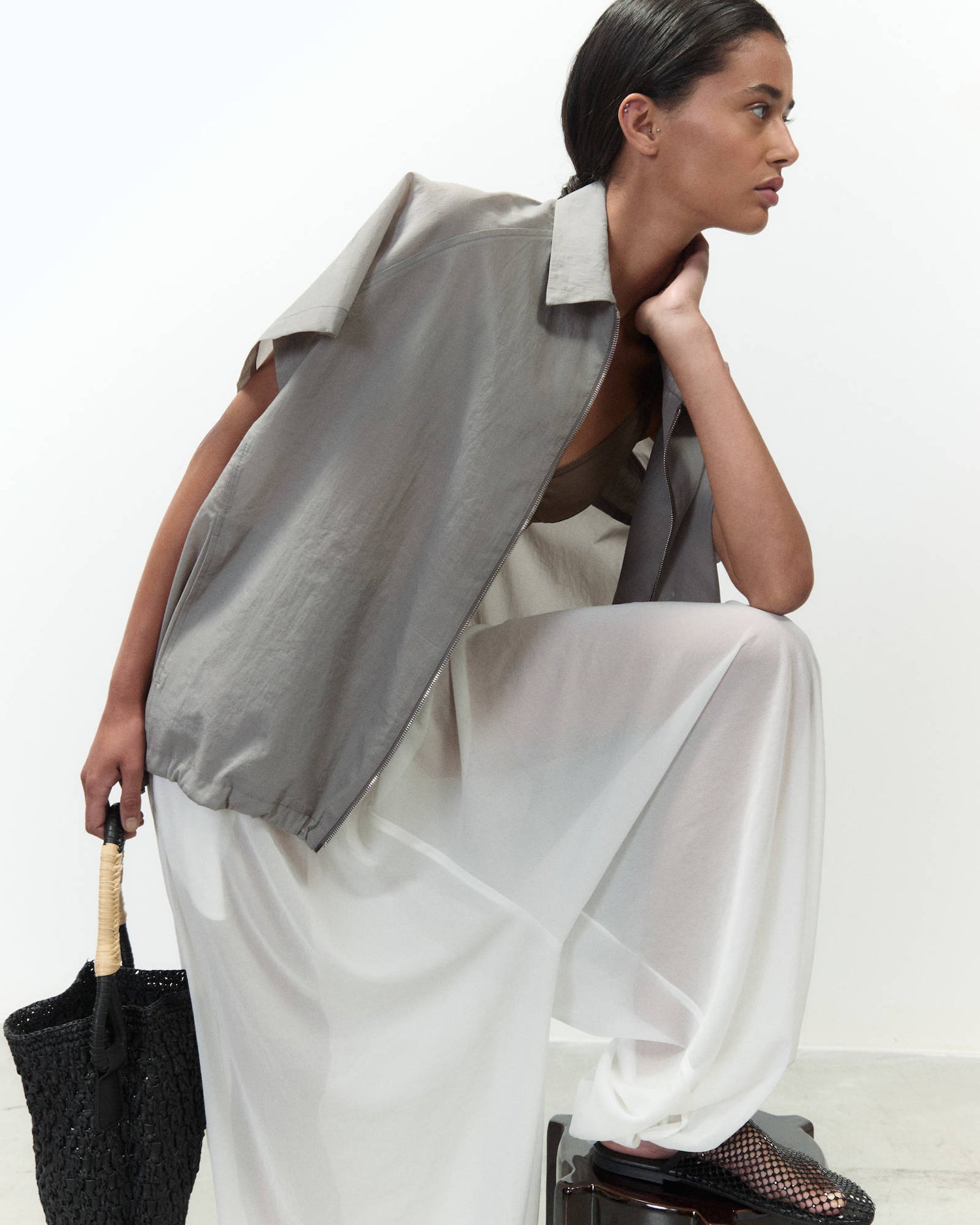 SLEEVELESS ORGANZA BOMBER JACKET