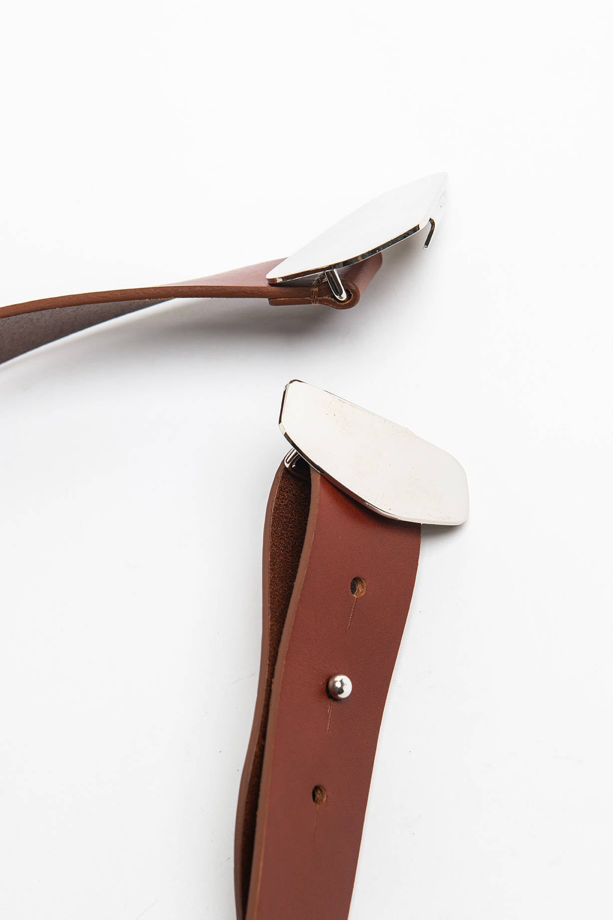 LEATHER BELT WITH MIRROR PLATE BUCKLE